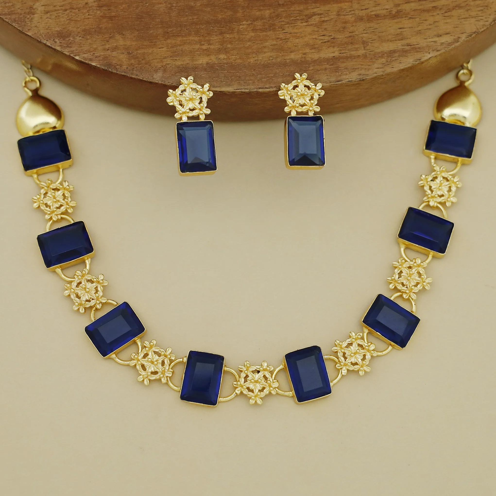 Royal Sparkle Neckpiece Plus Stud - Image 8