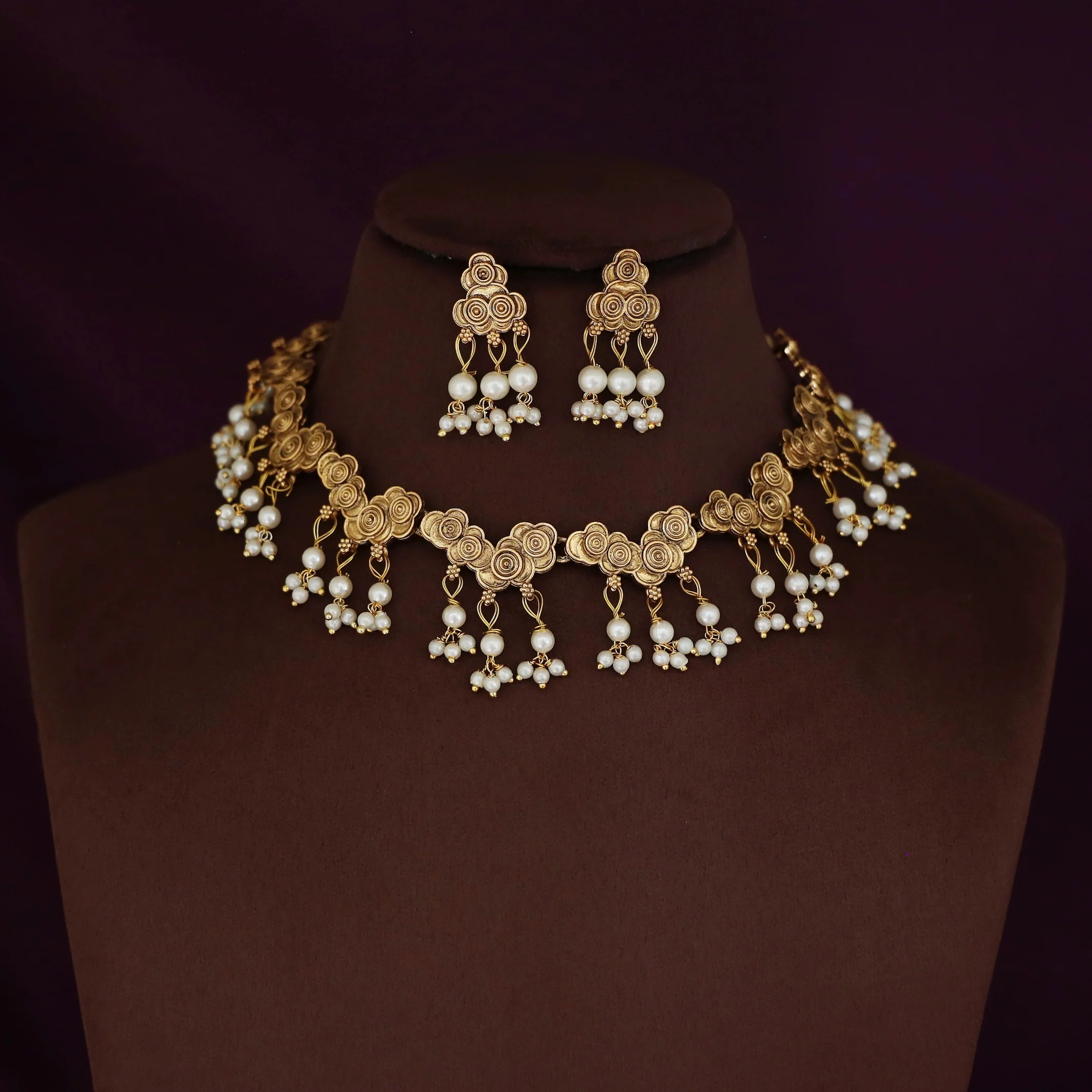 Roza Floral Pearl Short Neckpiece with Earring - Image 4