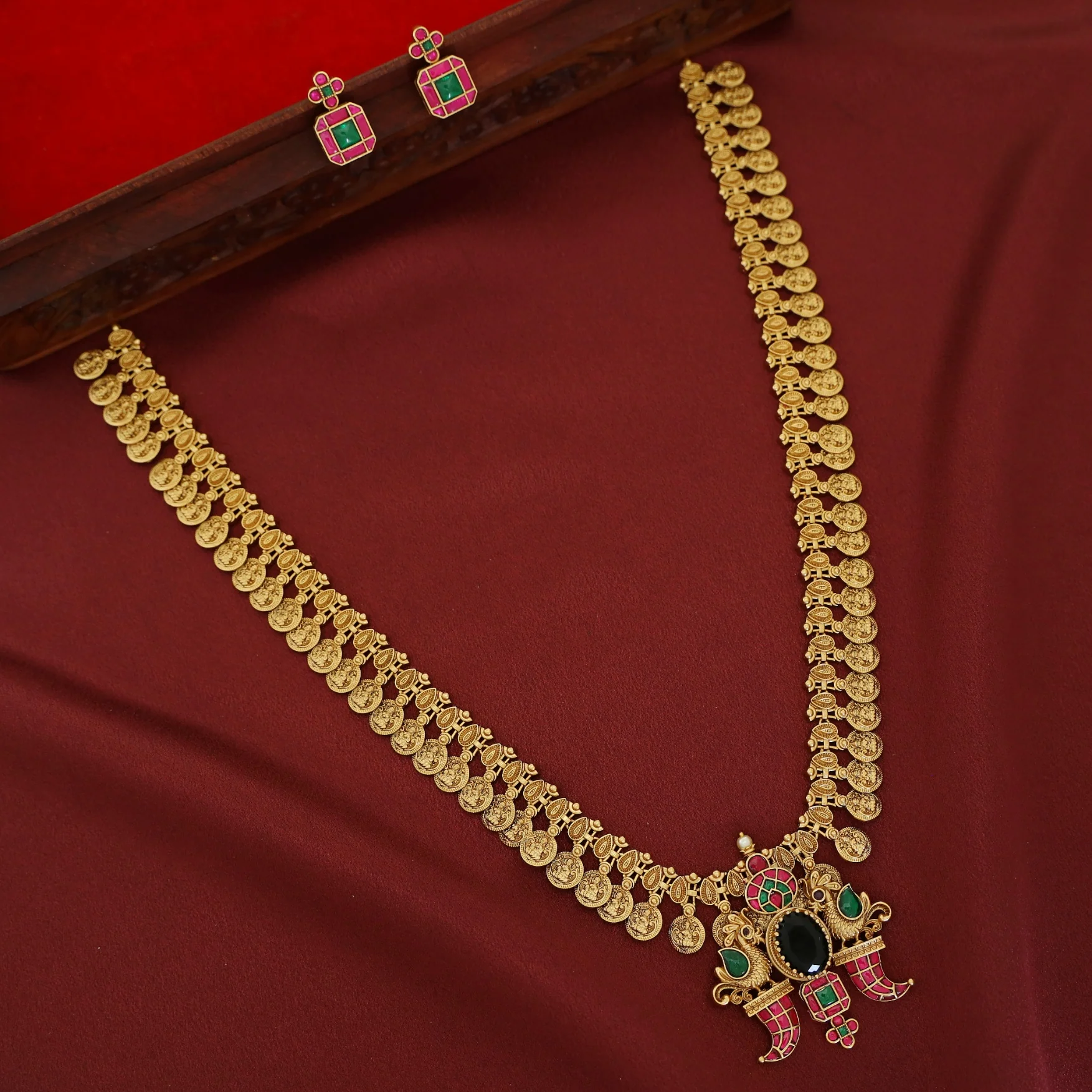 Ishvarya Premium Jadau Kundan Kashi Long Haram With Earring - Image 4