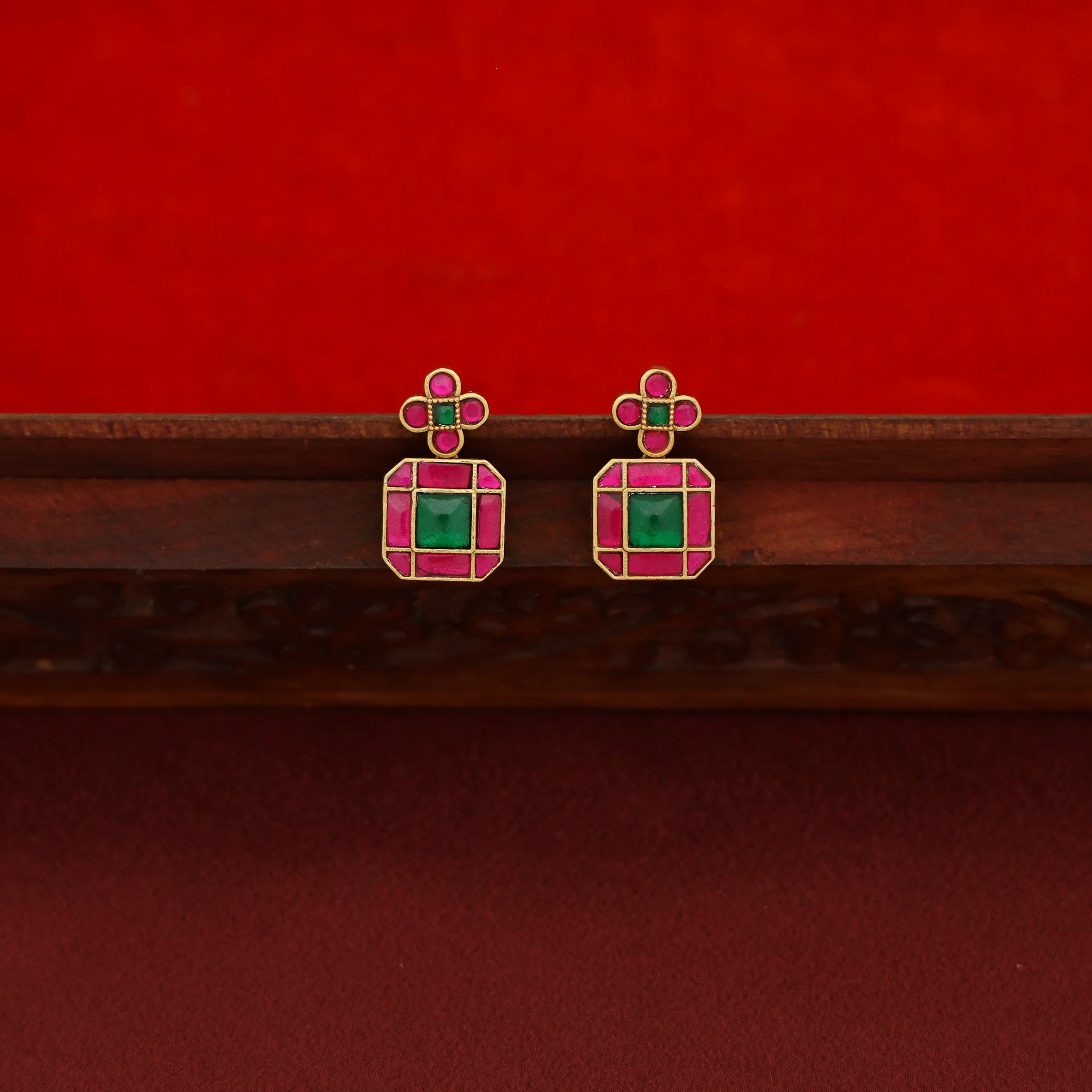 Ishvarya Premium Jadau Kundan Kashi Long Haram With Earring - Image 5