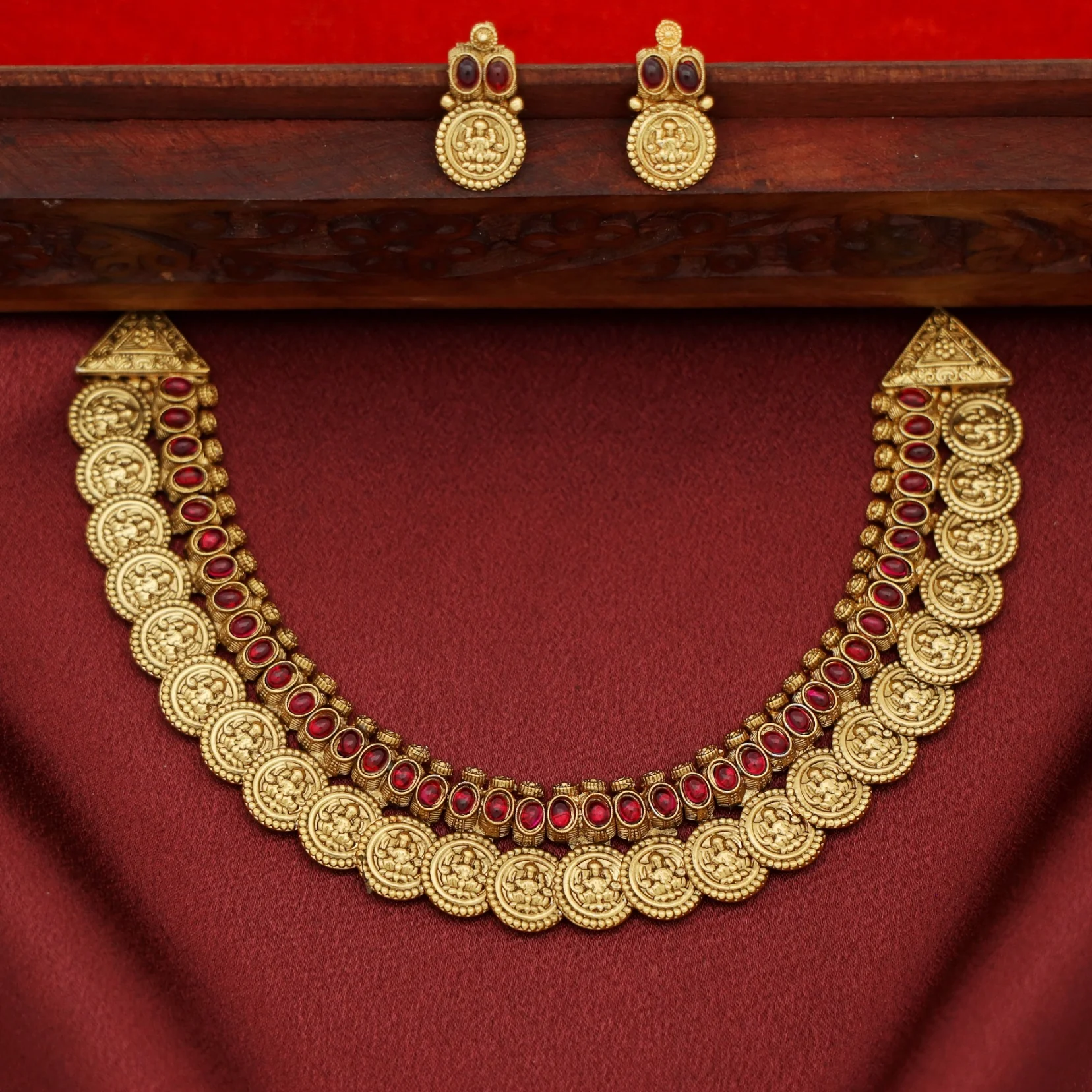Rudveera Kashi Short Neckpiece With Earring - Image 2