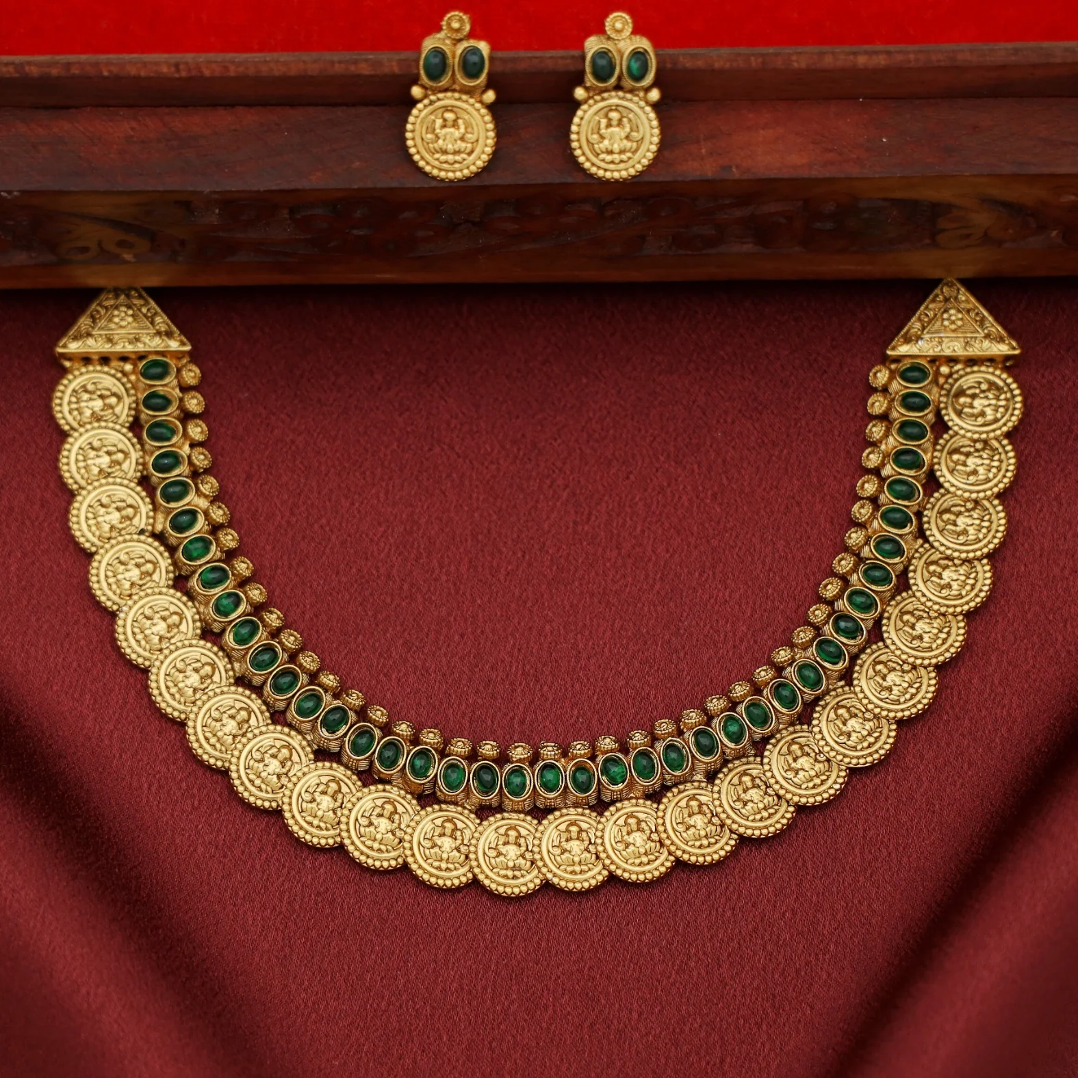 Rudveera Kashi Short Neckpiece With Earring - Image 3