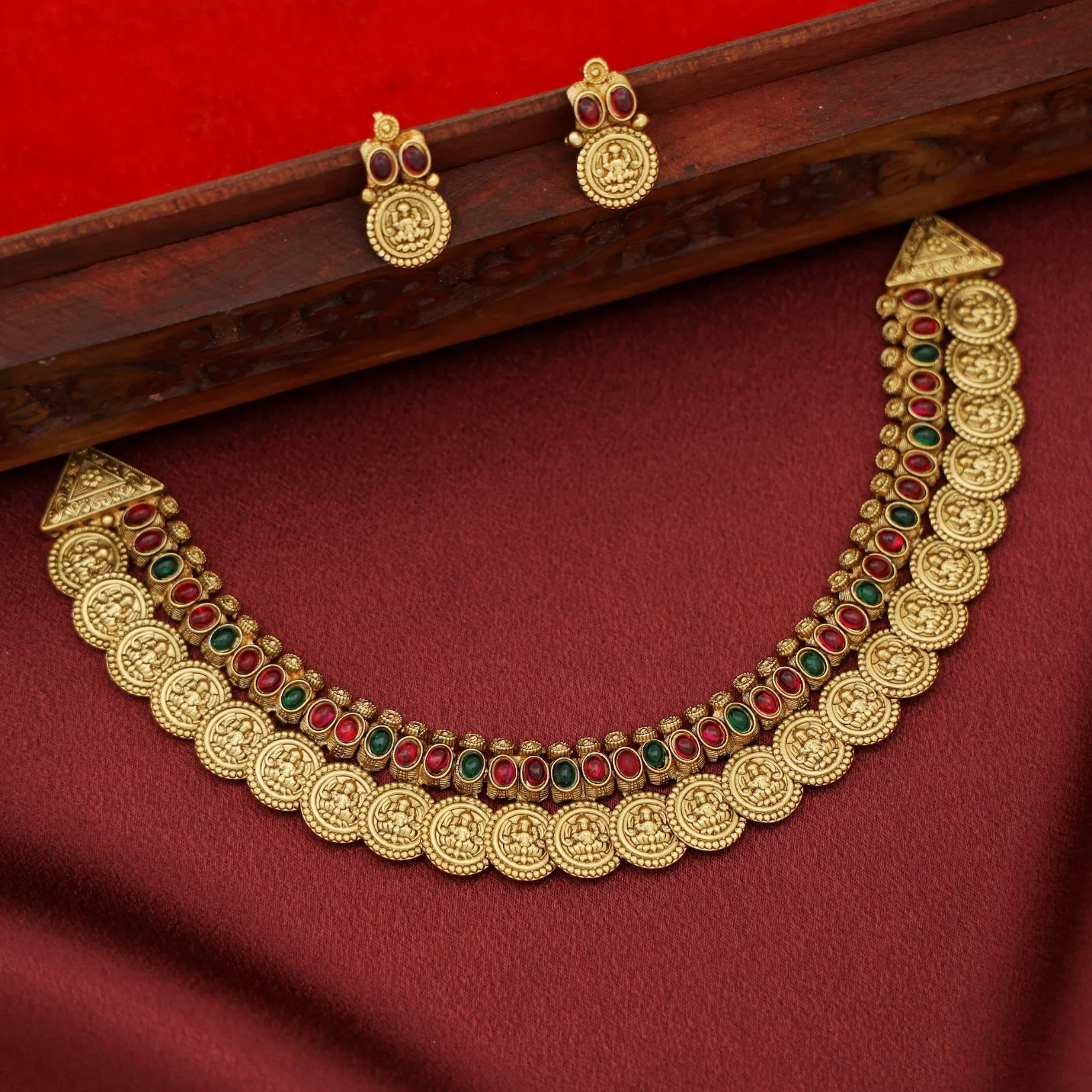 Rudveera Kashi Short Neckpiece With Earring - Image 5
