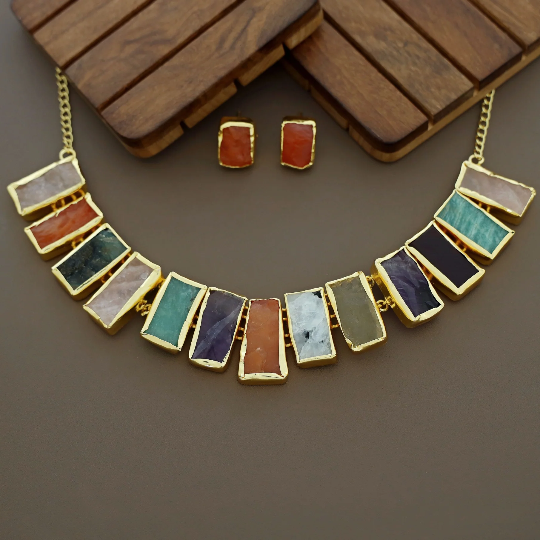 Rushika Rectangle Raw Stone Short Neckpiece With Stud - Image 2
