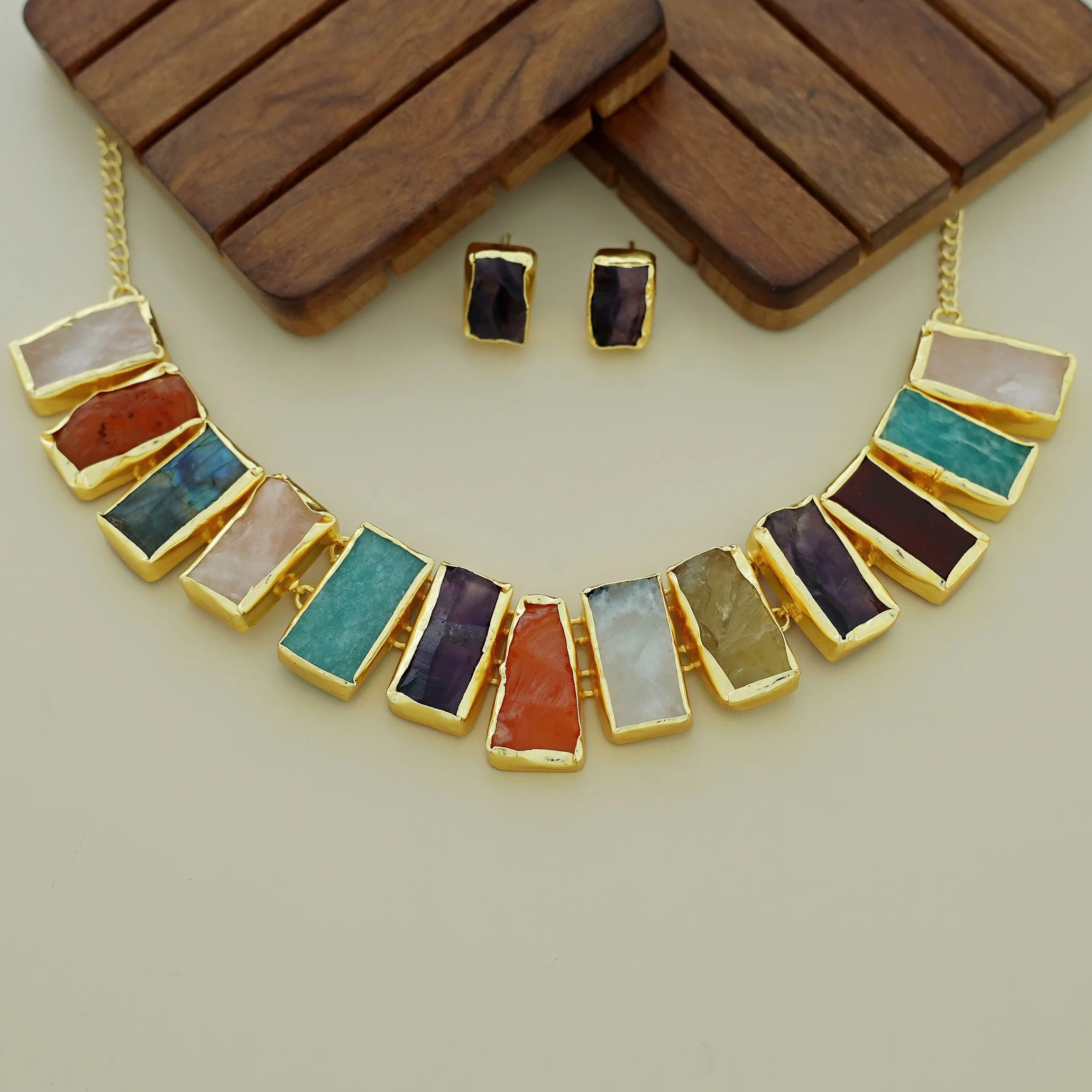 Rushika Rectangle Raw Stone Short Neckpiece With Stud - Image 4