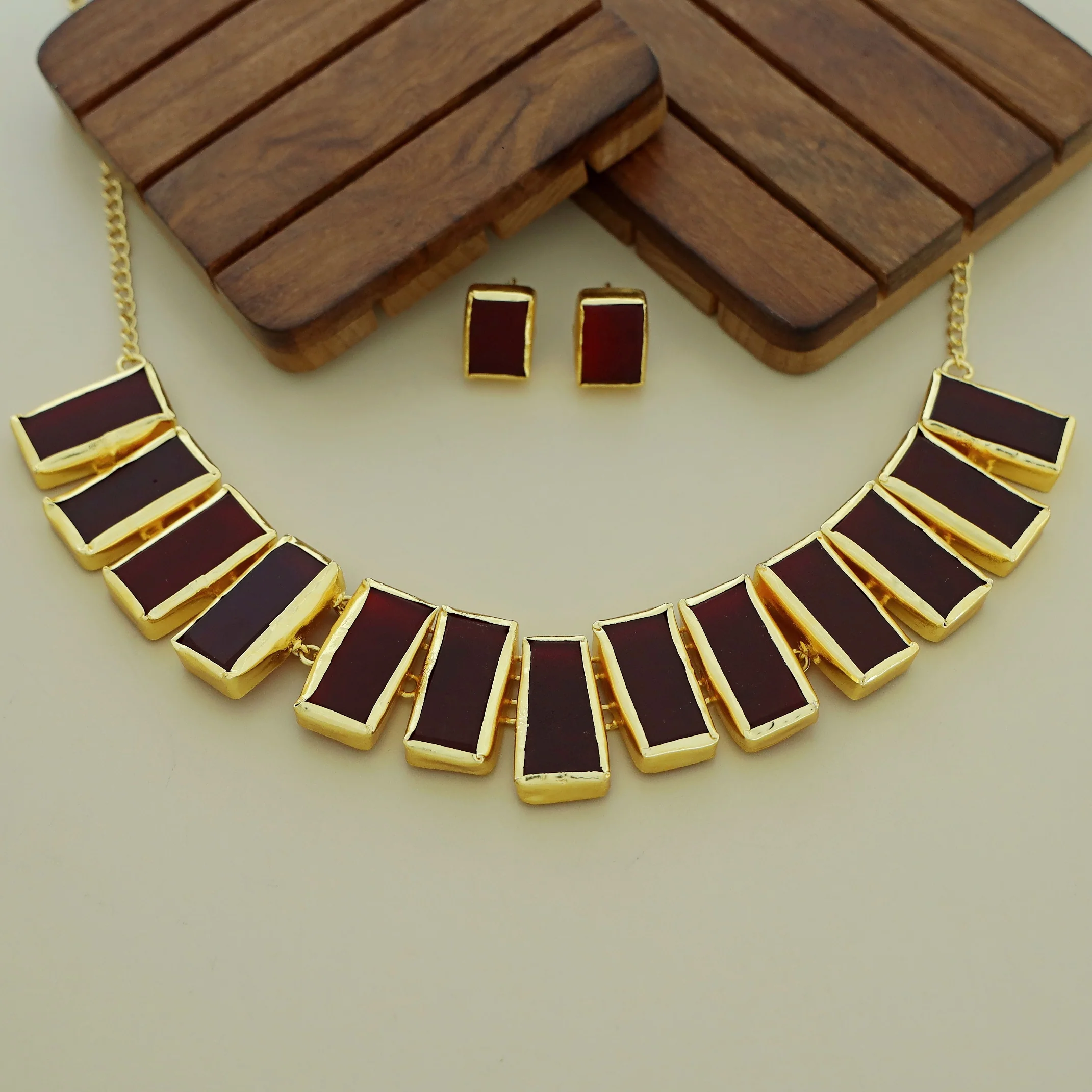 Rushika Rectangle Raw Stone Short Neckpiece With Stud - Image 5
