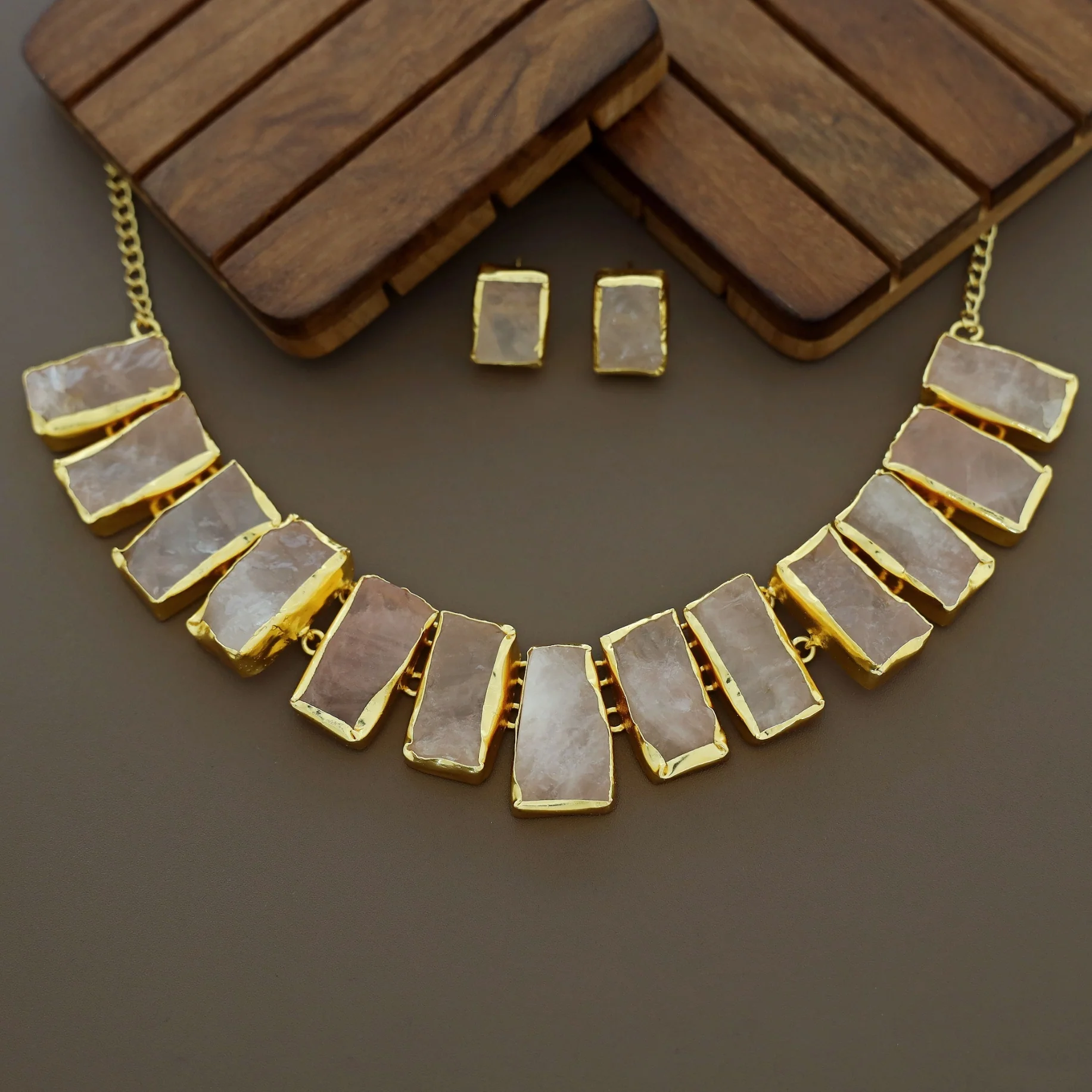 Rushika Rectangle Raw Stone Short Neckpiece With Stud - Image 6