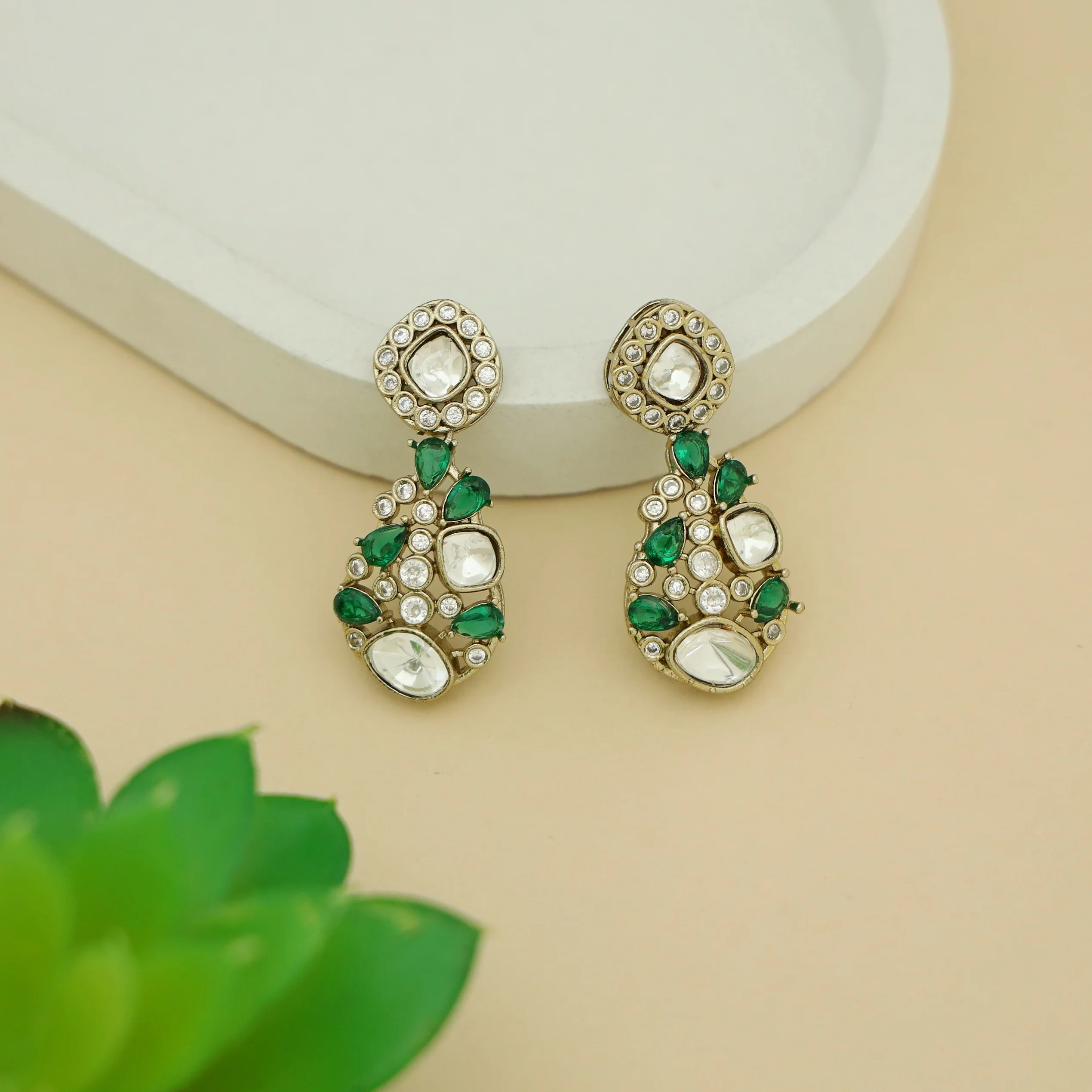 Saadhvi Kundan Glossy Stone Earring - Image 2