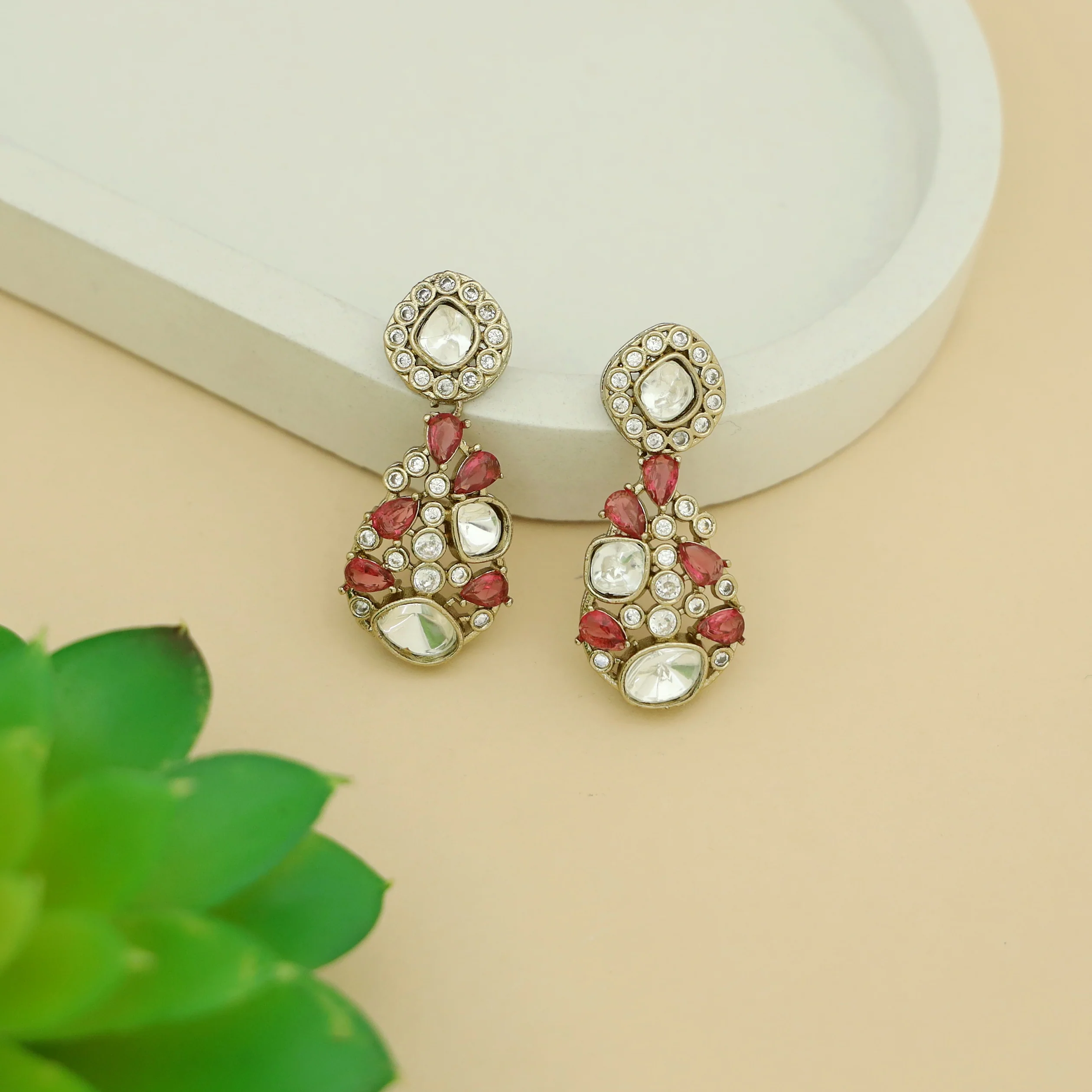 Saadhvi Kundan Glossy Stone Earring - Image 3