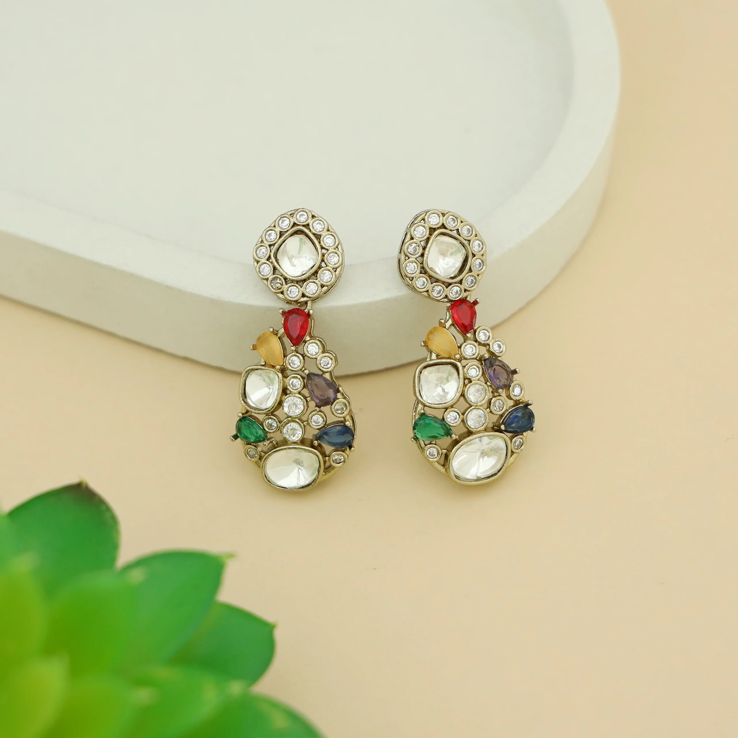 Saadhvi Kundan Glossy Stone Earring - Image 4