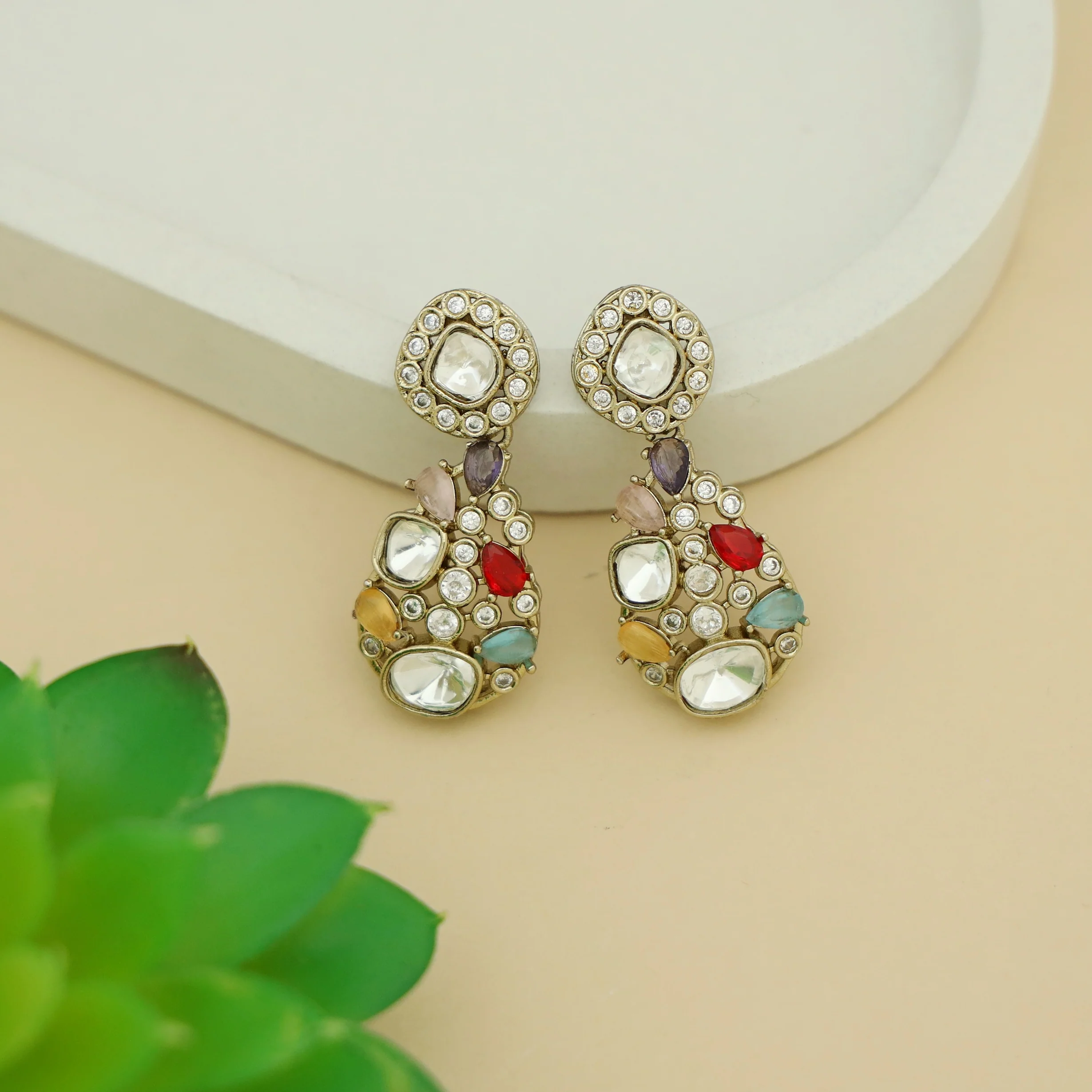Saadhvi Kundan Glossy Stone Earring - Image 5