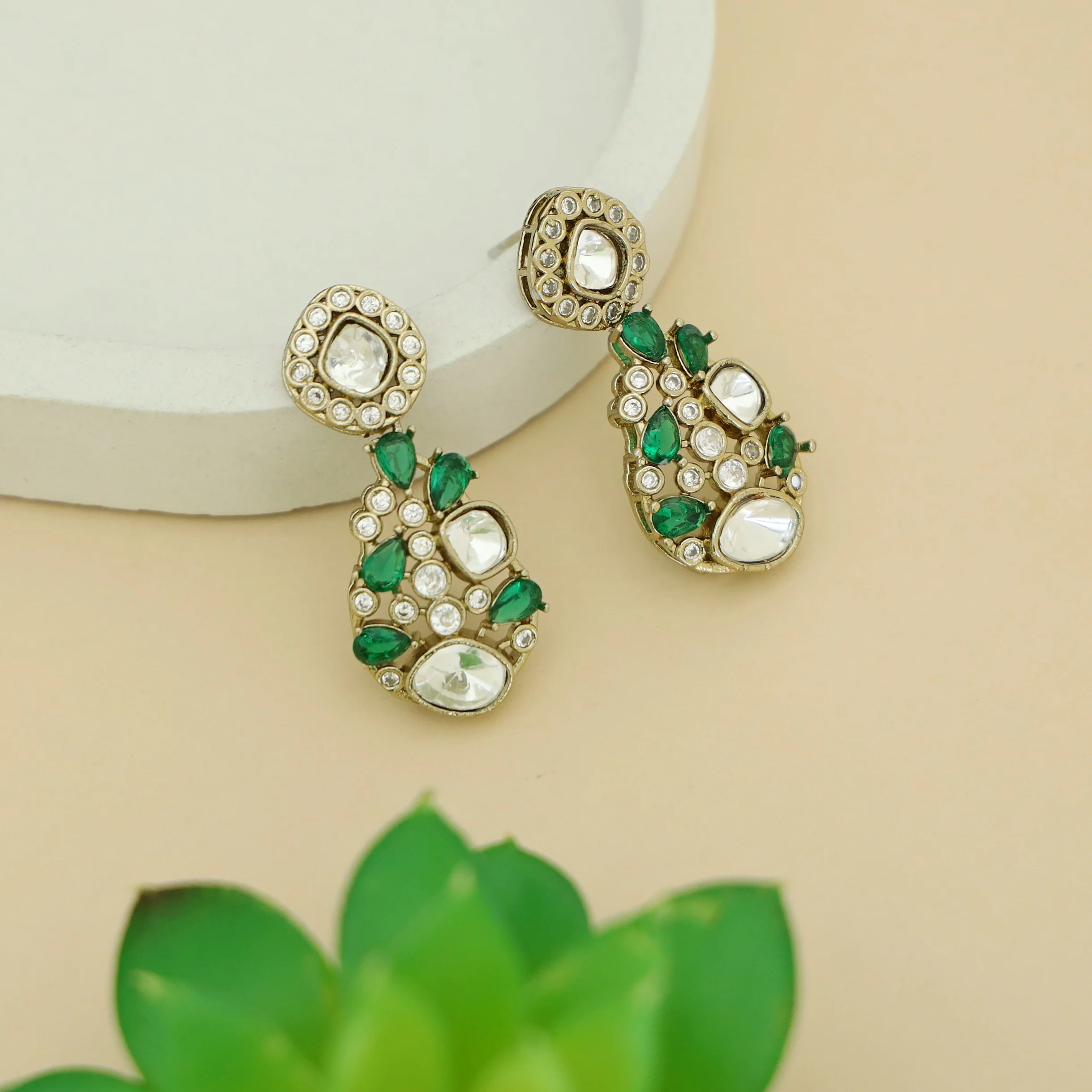 Saadhvi Kundan Glossy Stone Earring - Image 7