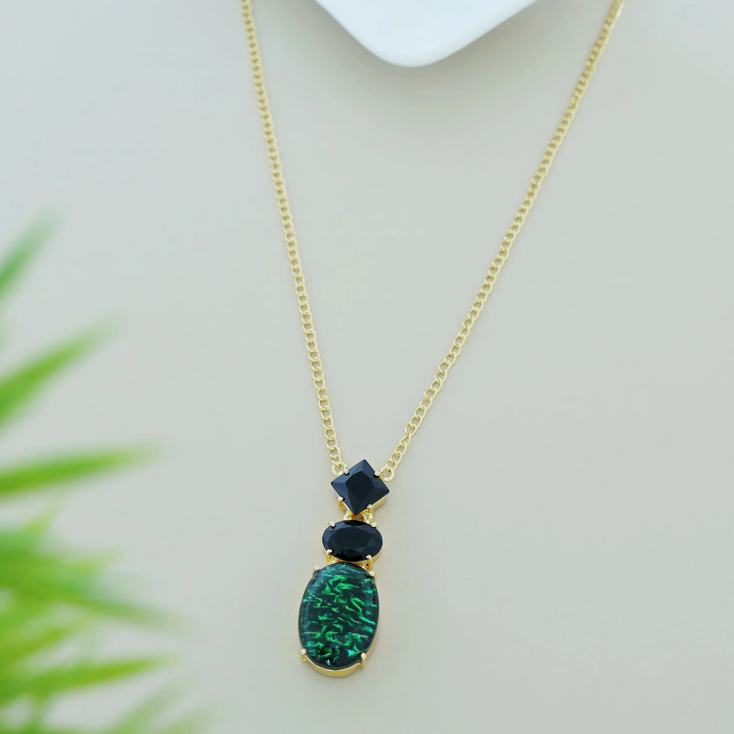 Sabrina Claw Glossy Natural Stone Neckpiece - Image 6