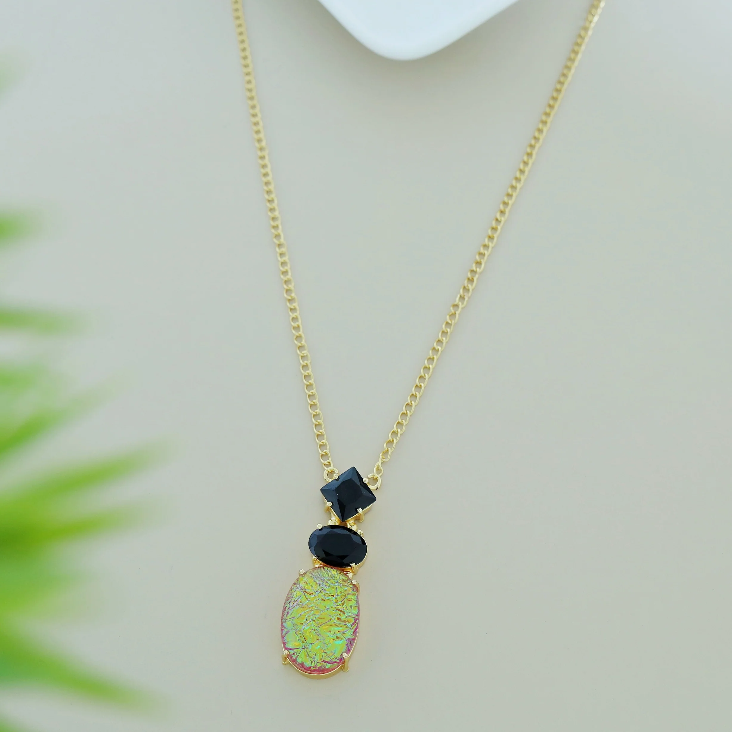 Sabrina Claw Glossy Natural Stone Neckpiece - Image 8