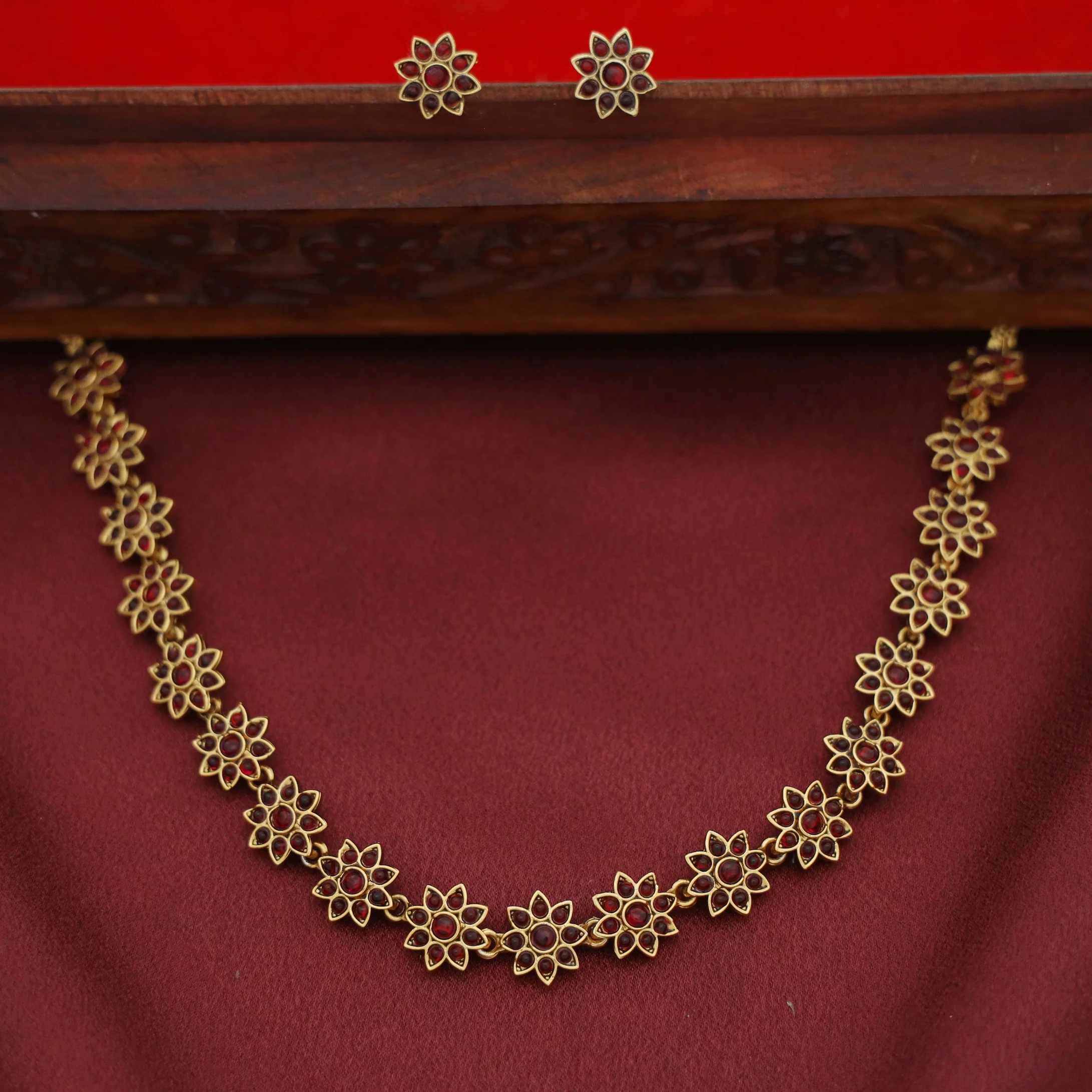 Sahara Flower Neckpiece With Stud - Image 3