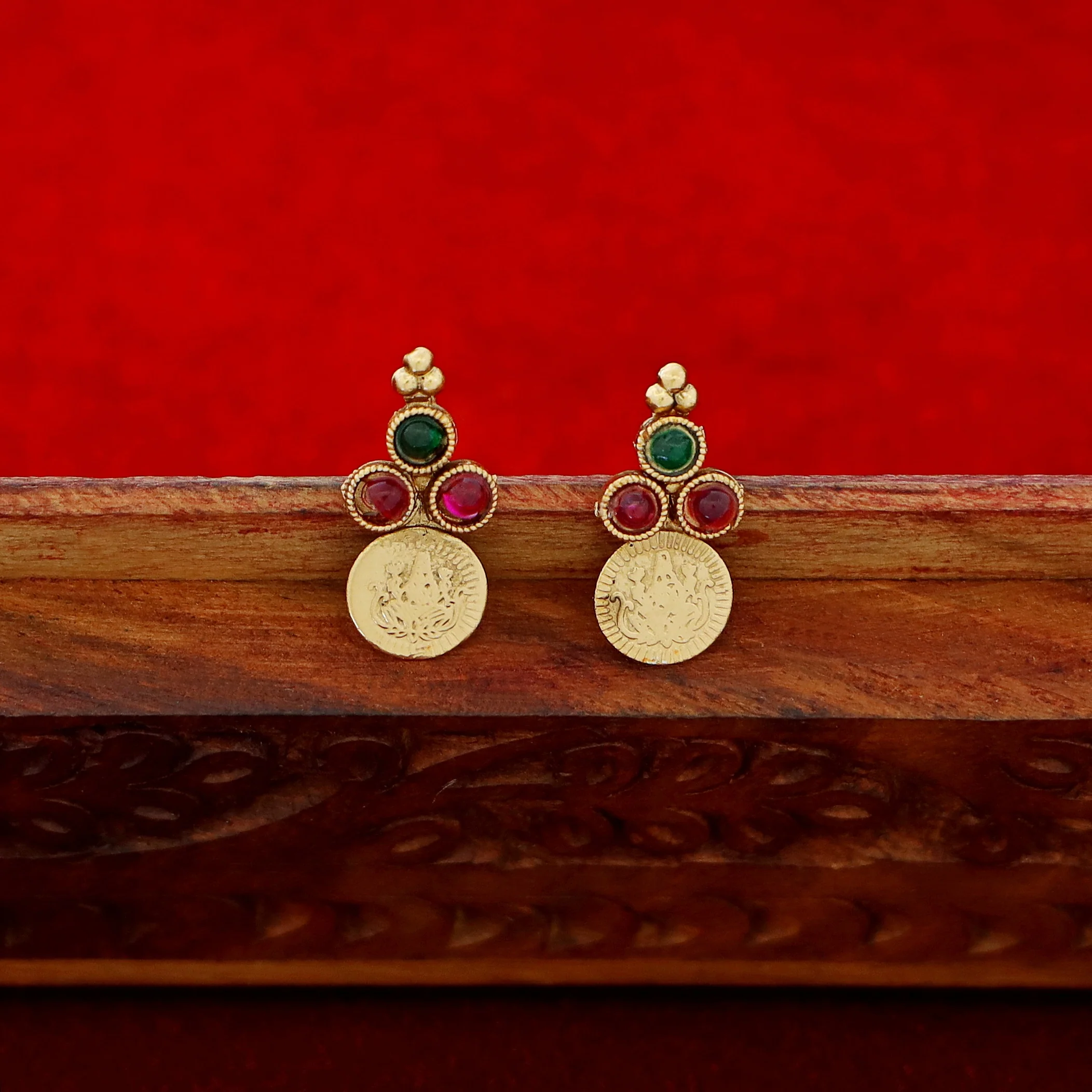 Samvitha Devi Kashi 2 Layer Choker with Earring - Image 7