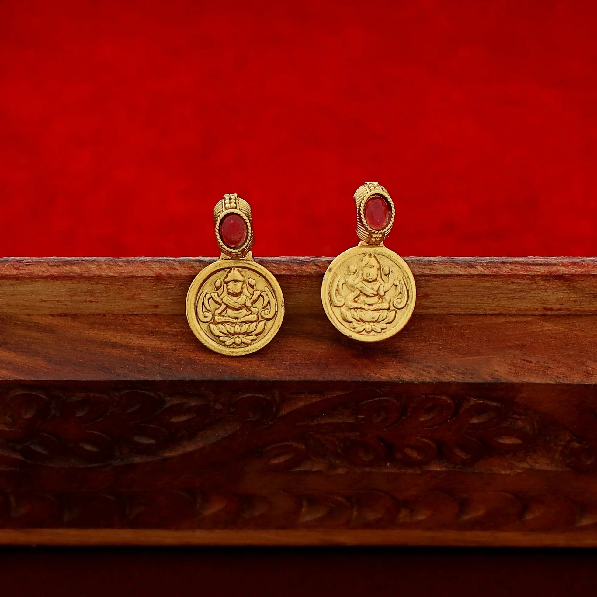 Samvitha Devi Kashi Short Neckpiece with Earring - Image 10