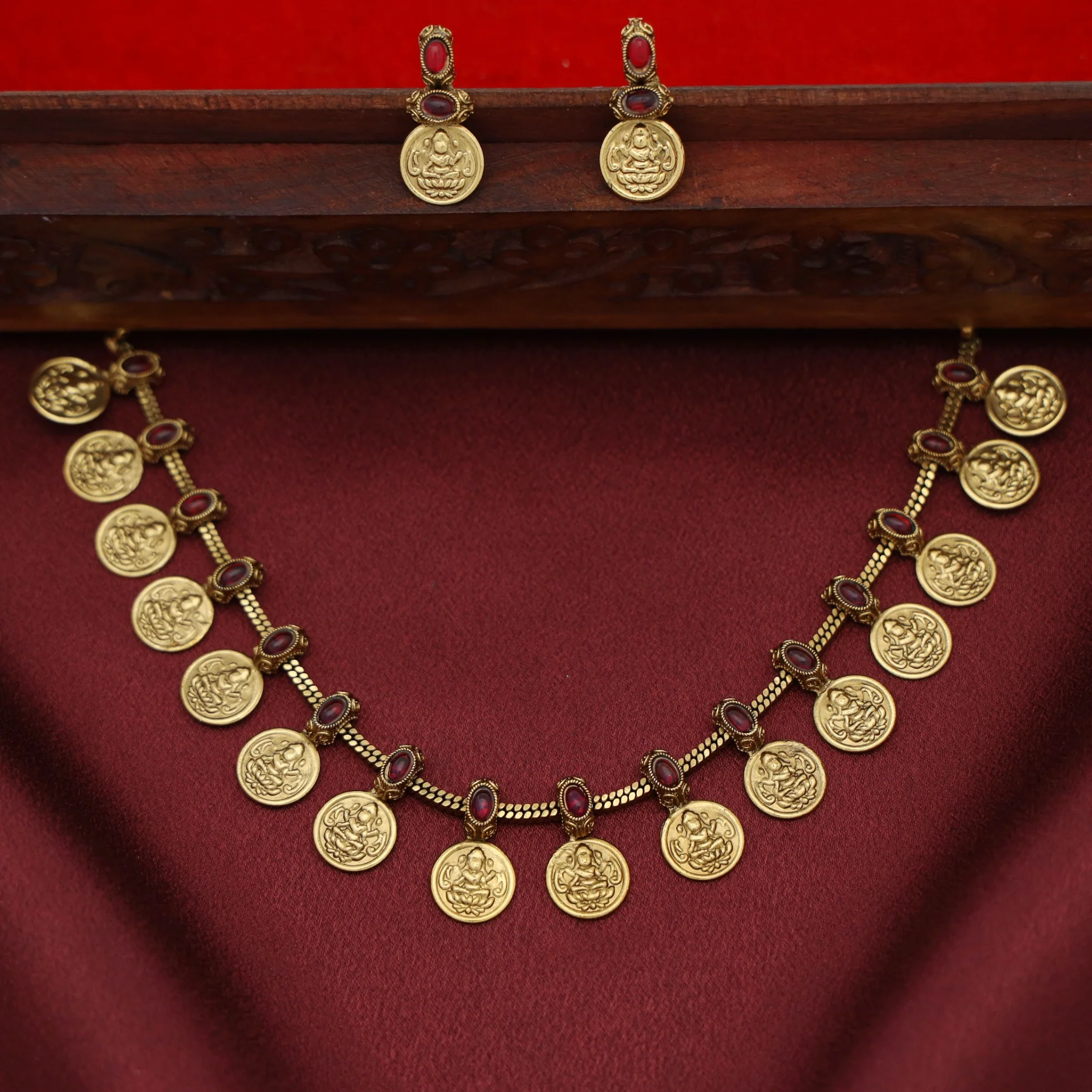 Samvitha Devi Kashi Short Neckpiece with Earring - Image 3