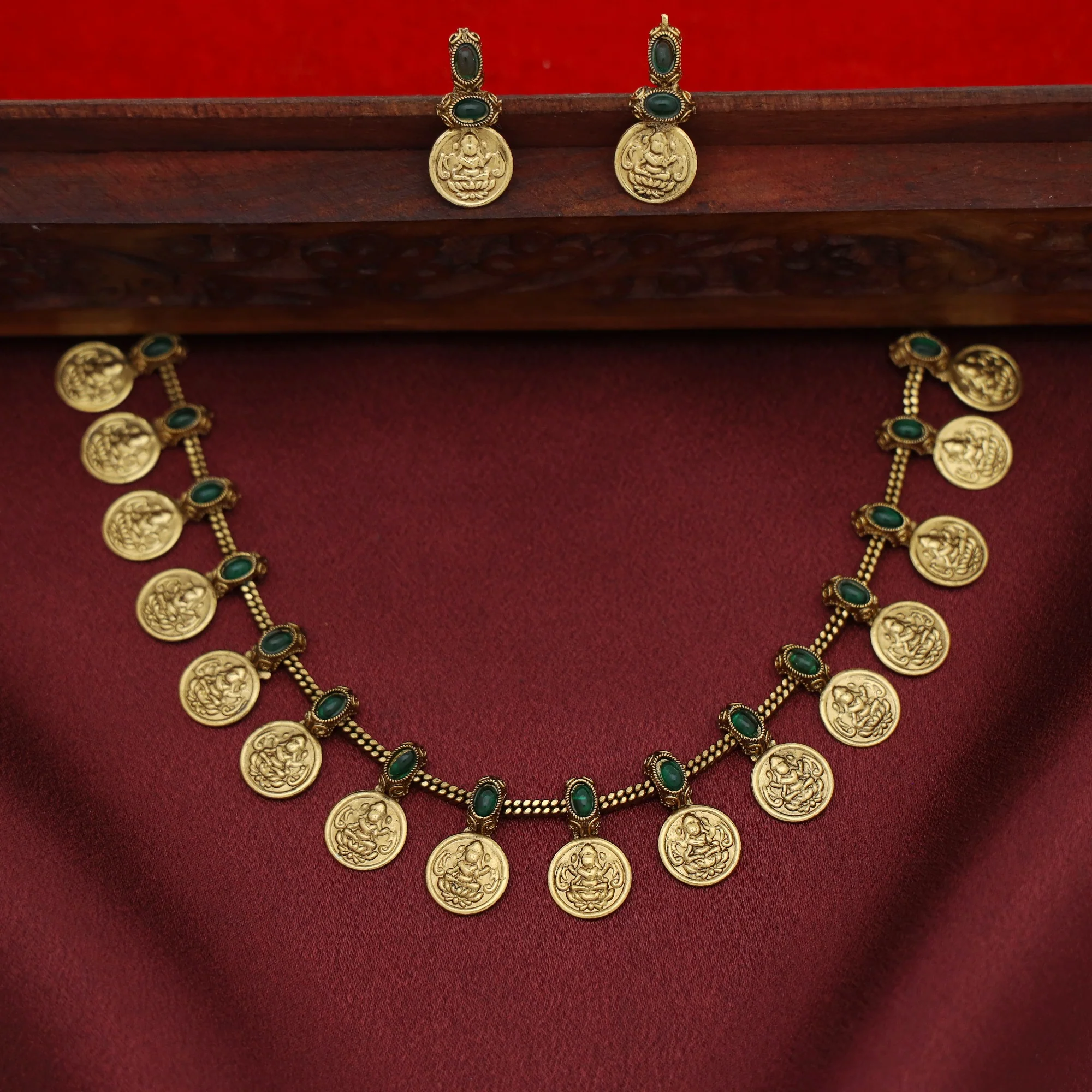 Samvitha Devi Kashi Short Neckpiece with Earring - Image 4