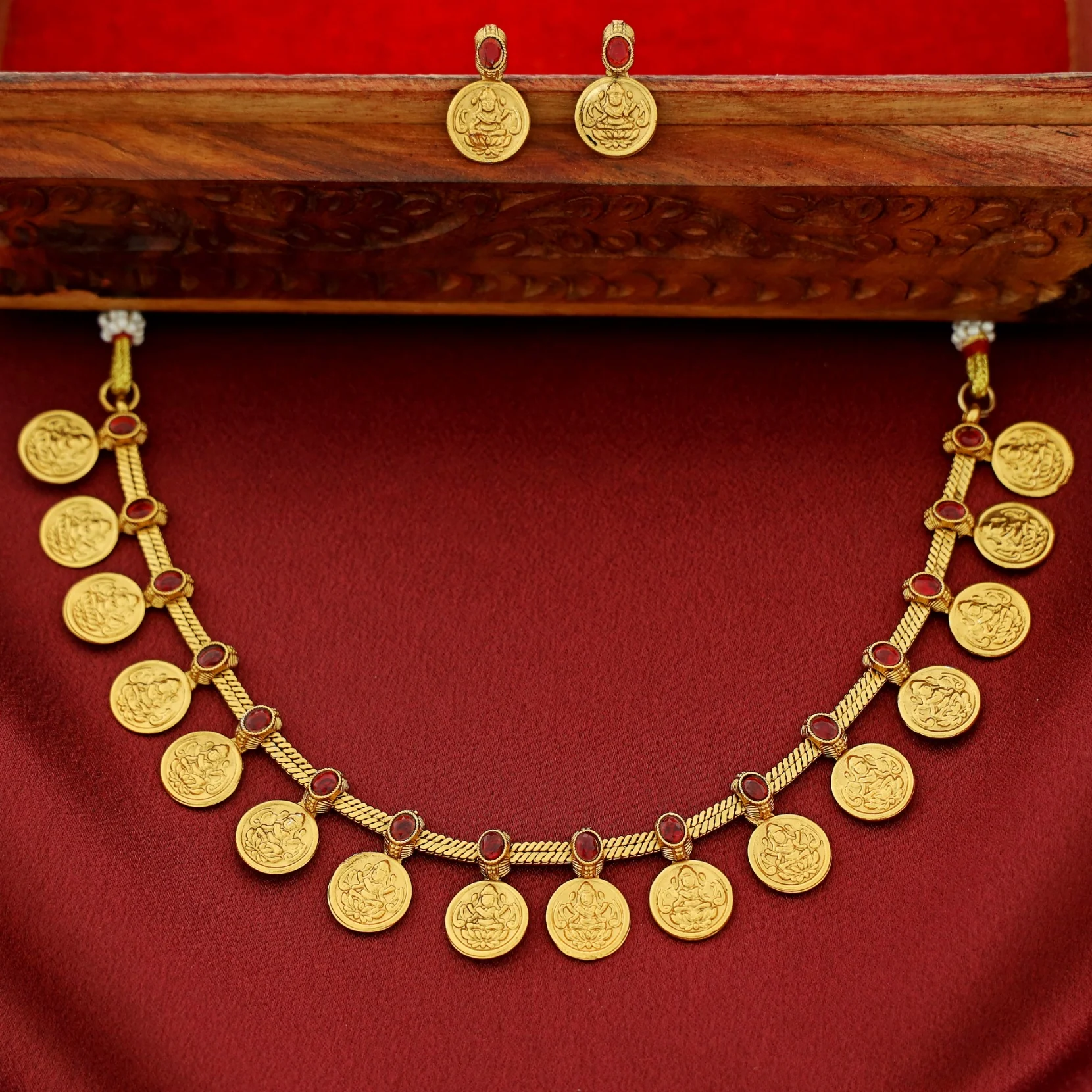 Samvitha Devi Kashi Short Neckpiece with Earring - Image 5