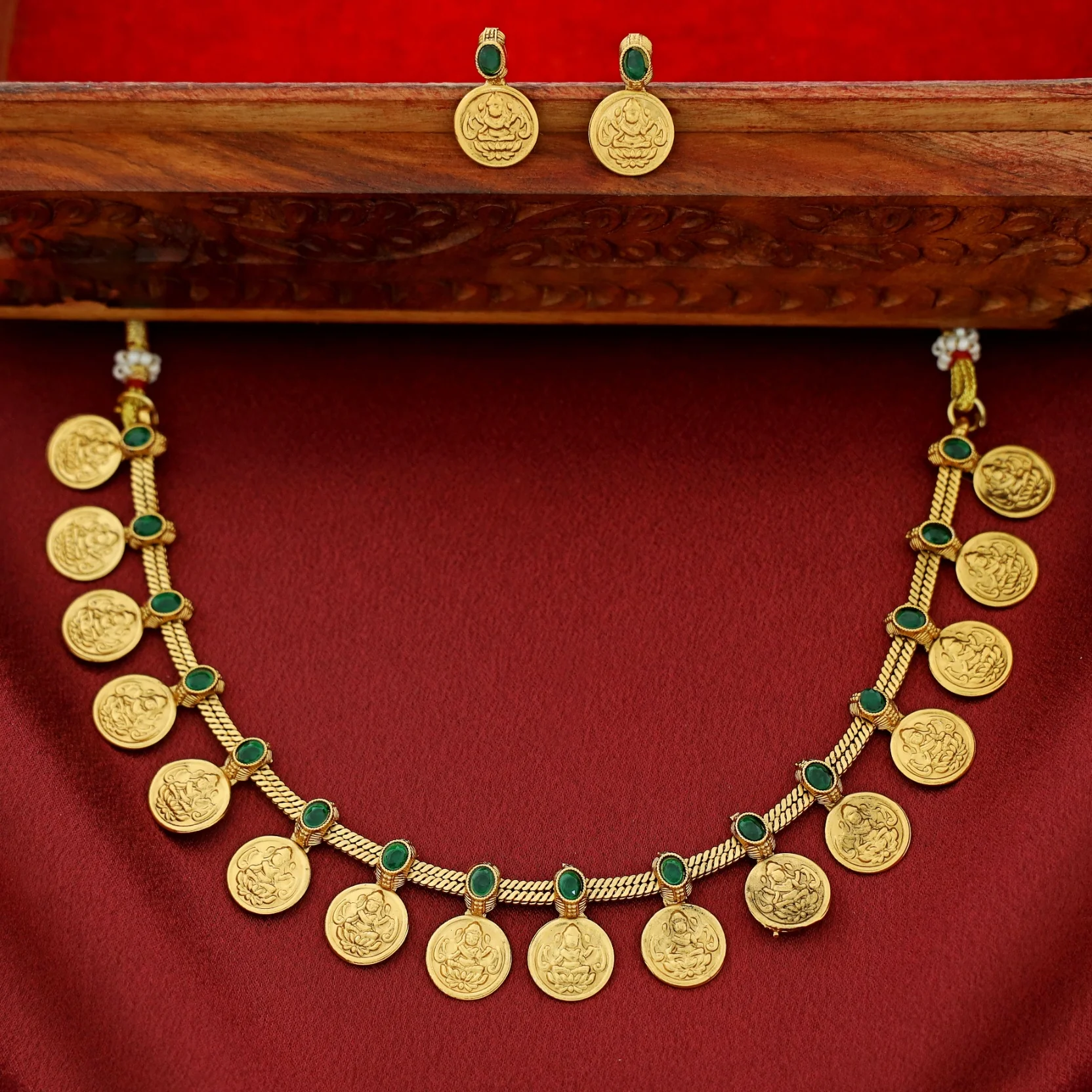 Samvitha Devi Kashi Short Neckpiece with Earring - Image 6