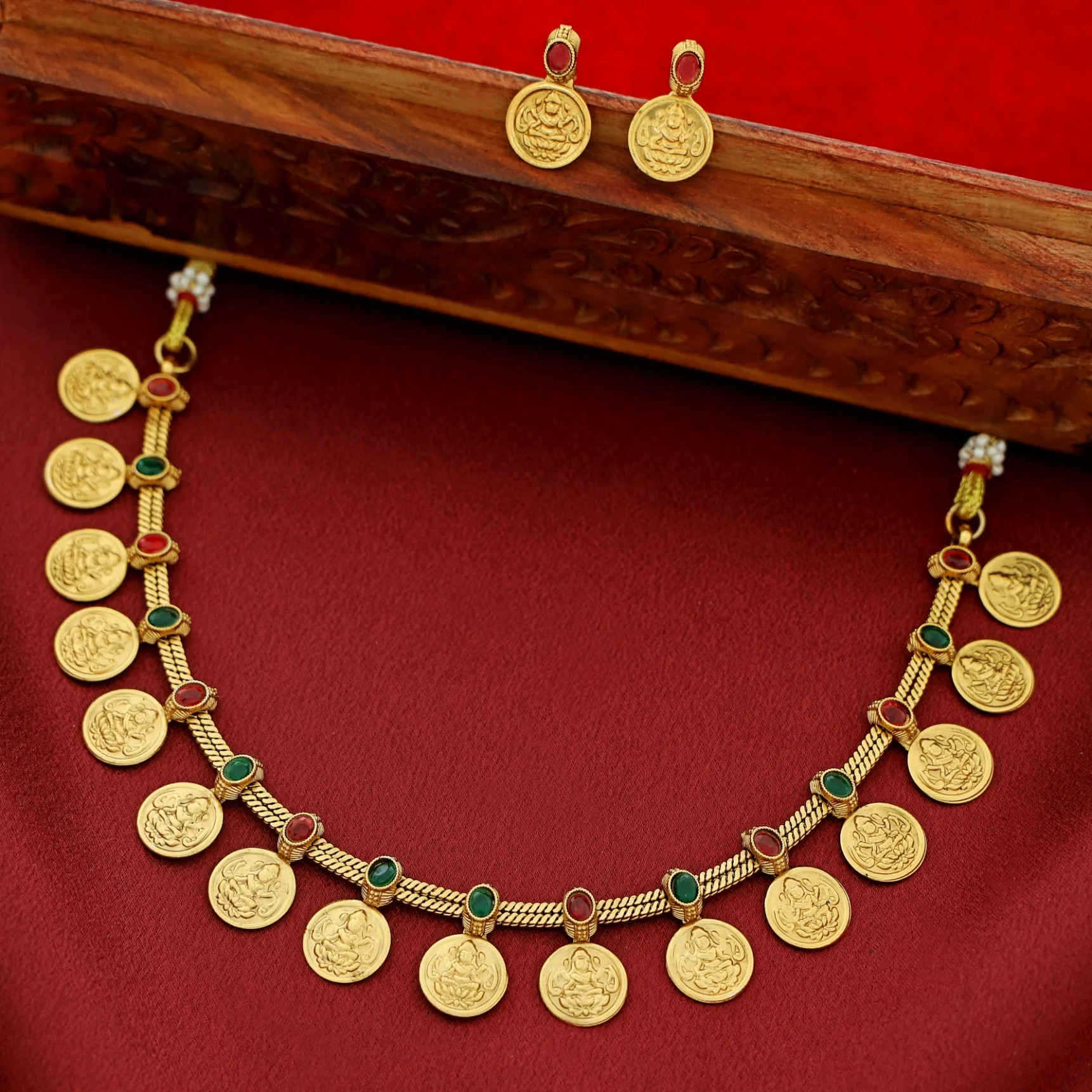 Samvitha Devi Kashi Short Neckpiece with Earring - Image 9