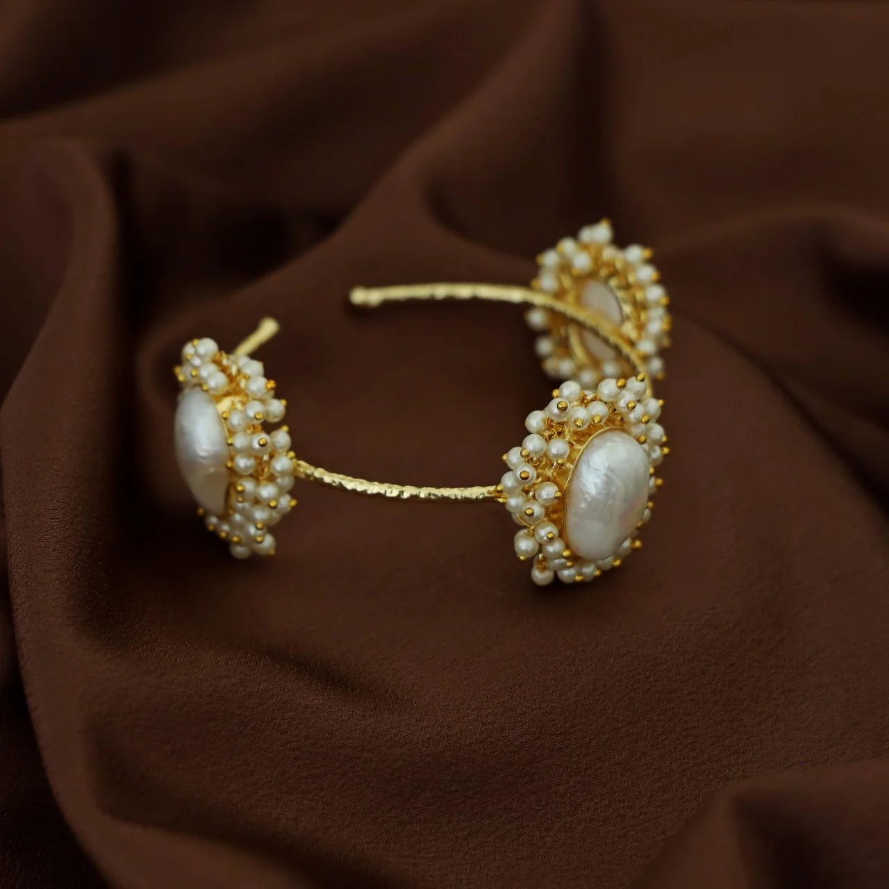 Sana 3 Baroque Cluster Pearl Bangle - Image 2