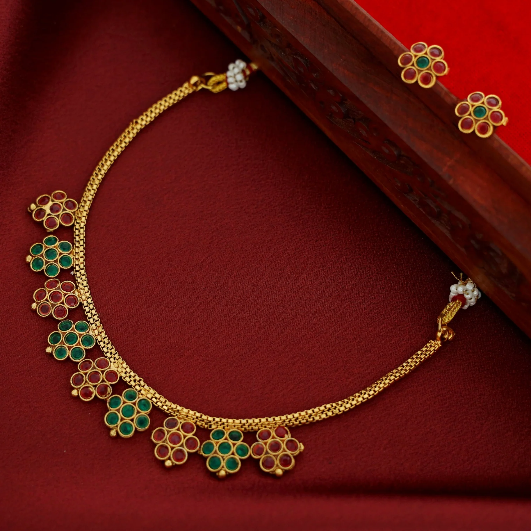 Sarisha 9 Flower Short Neckpiece With Stud - Image 10