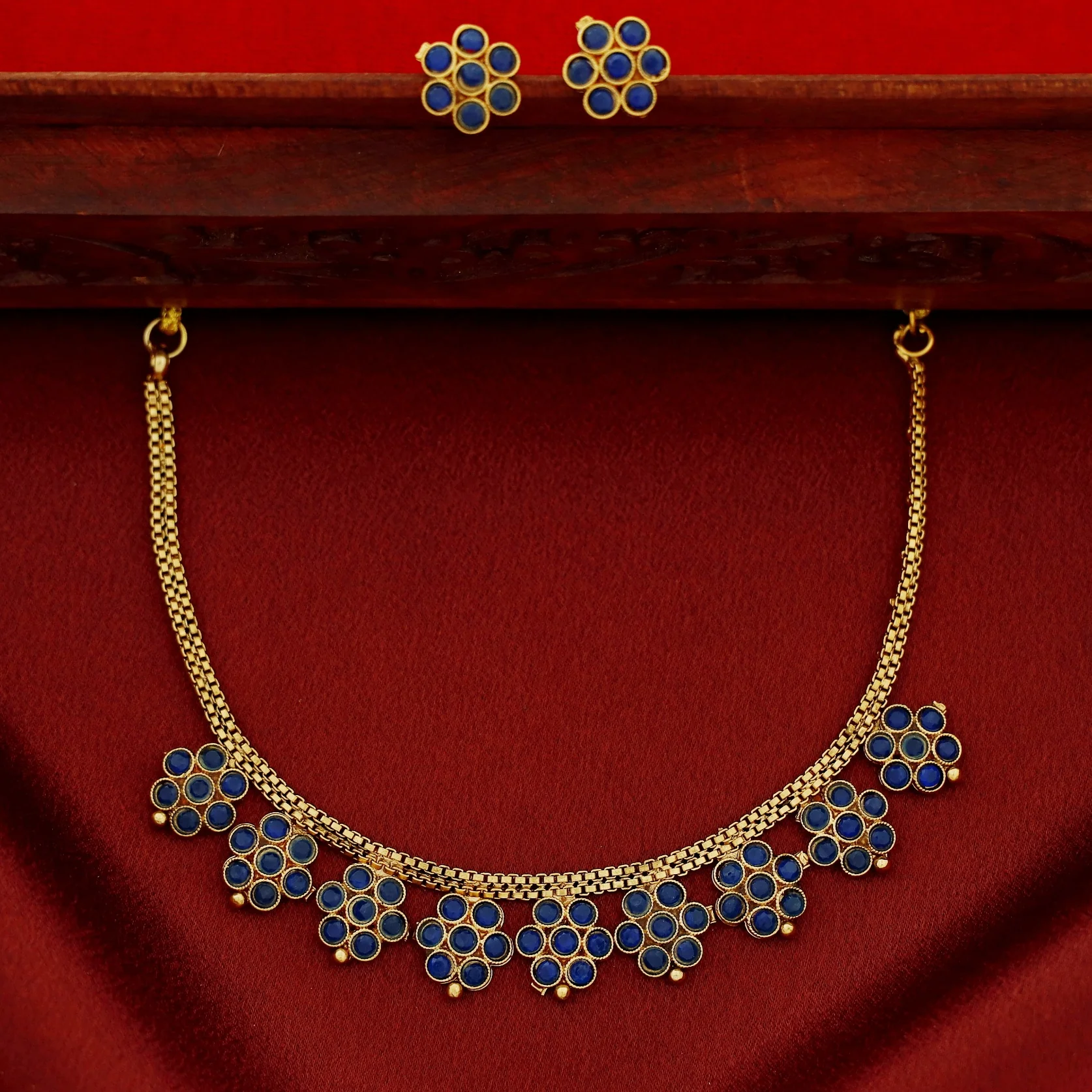 Sarisha 9 Flower Short Neckpiece With Stud - Image 6
