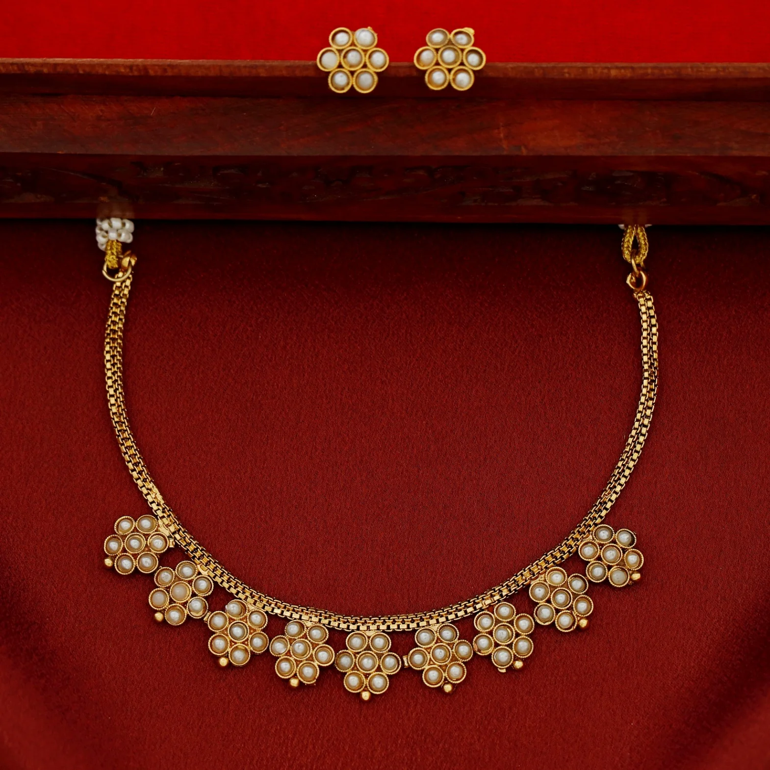 Sarisha 9 Flower Short Neckpiece With Stud - Image 7