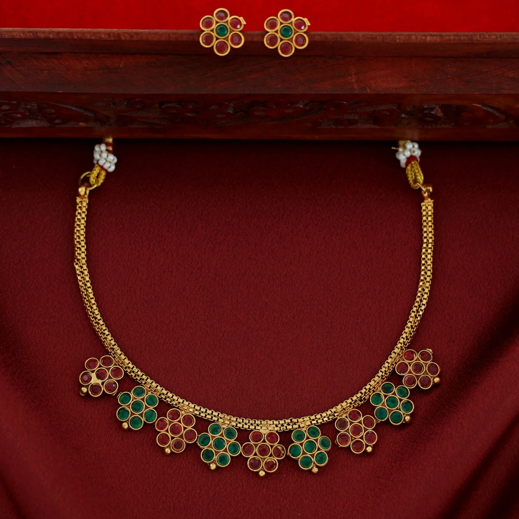 Sarisha 9 Flower Short Neckpiece With Stud - Image 9