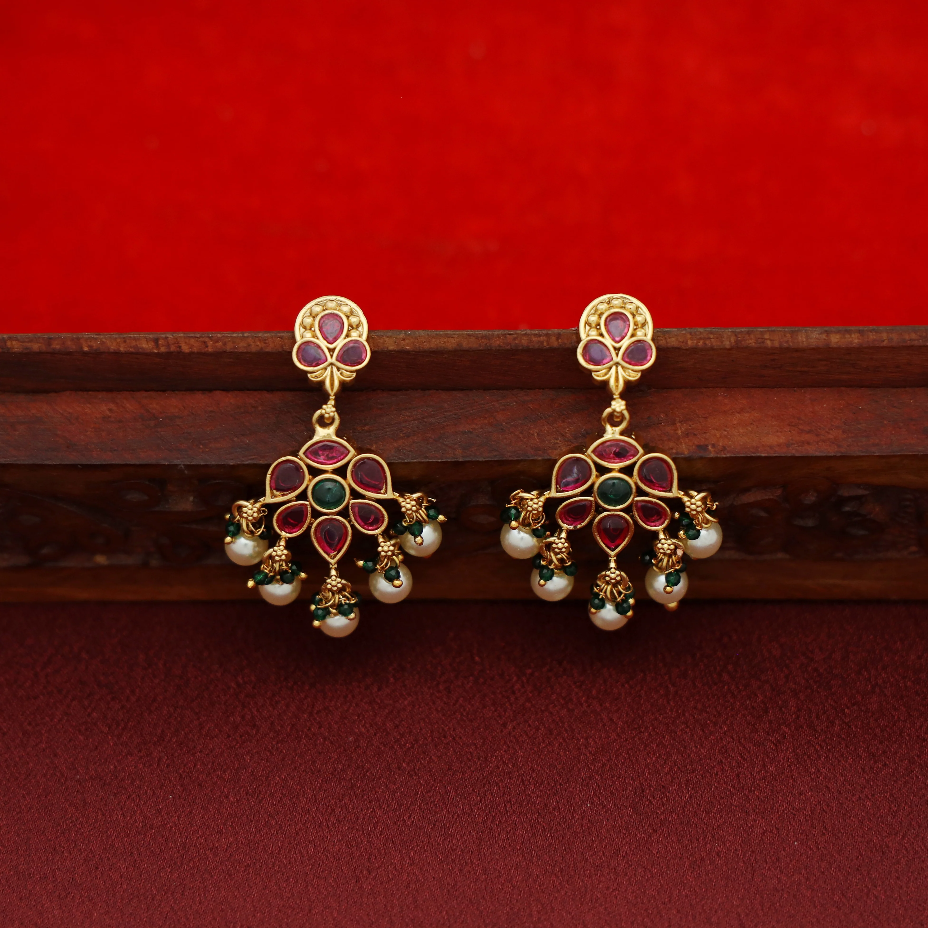 Sarvastra Thread Flower Pearl Pendant Neckpiece With Earring - Image 5