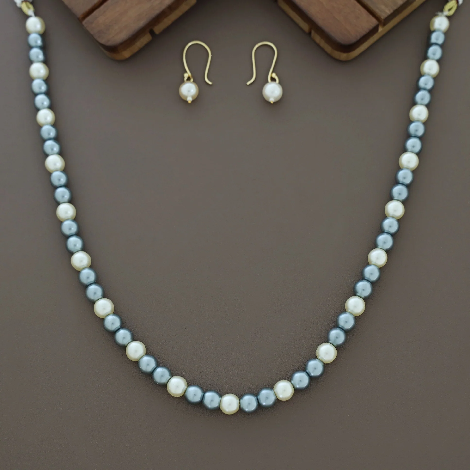 Savannah Pearl Neckpiece With Drop - Image 2