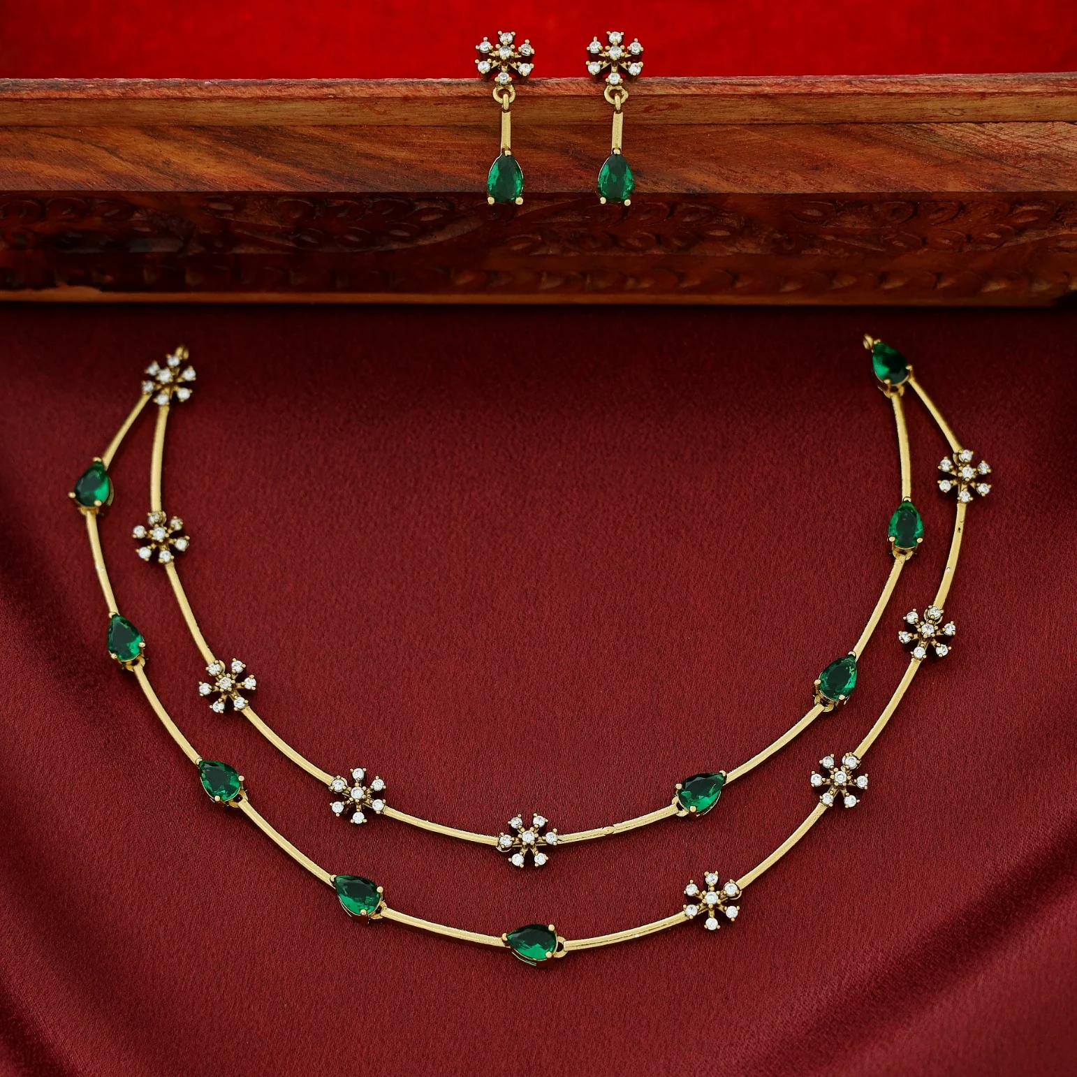 Sayali Half Glossy 2 Layer Stiff Neckpiece With Earring - Image 3