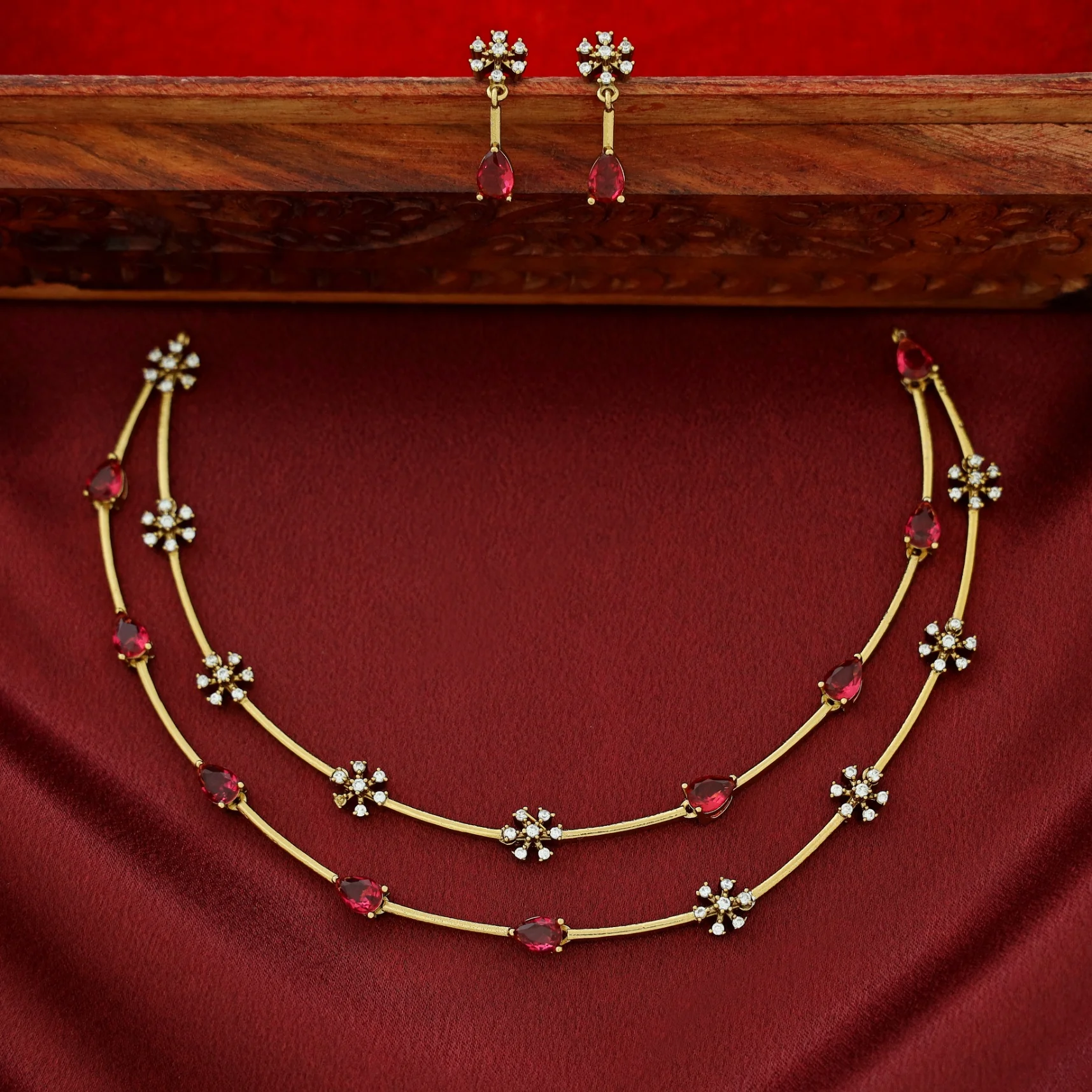 Sayali Half Glossy 2 Layer Stiff Neckpiece With Earring - Image 5