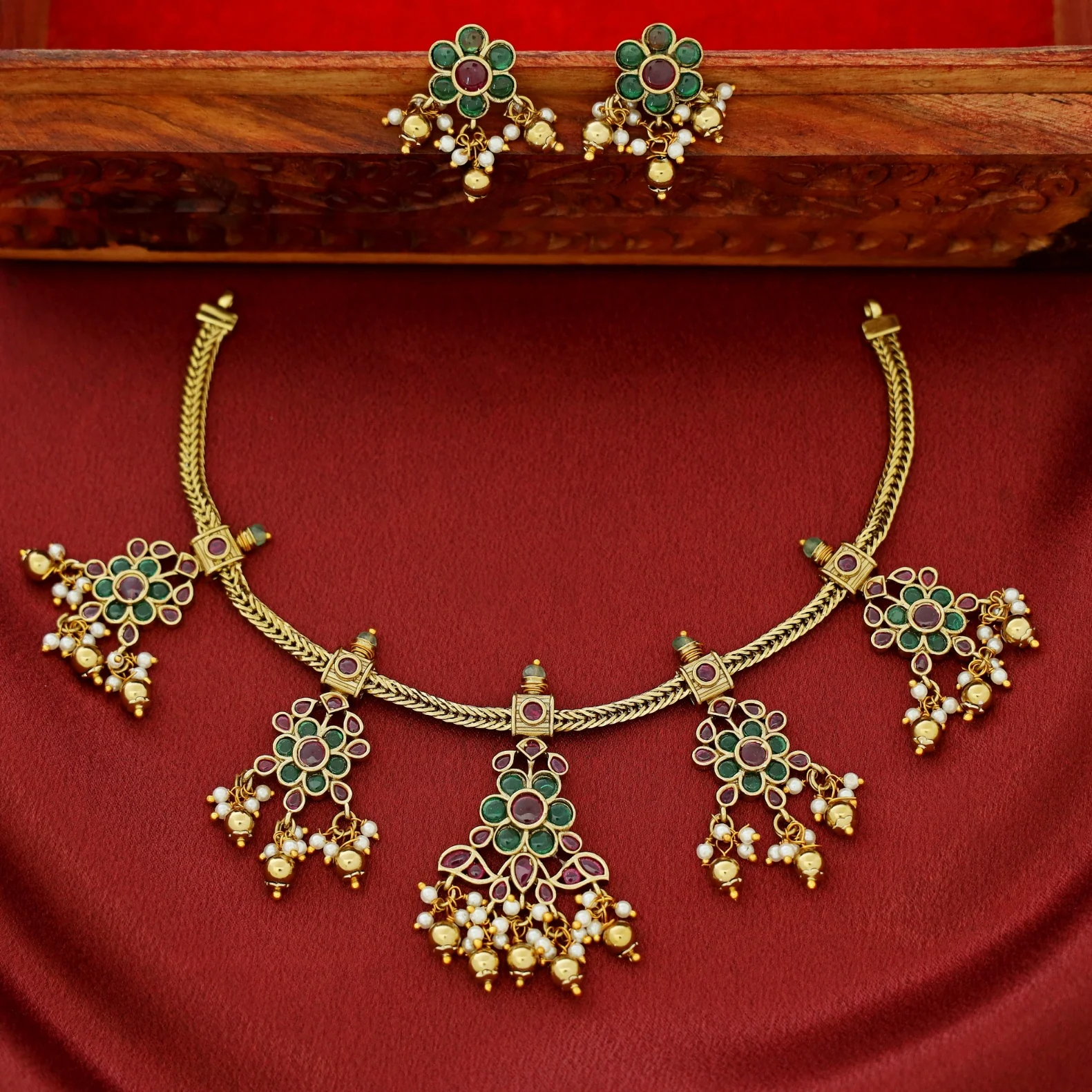 Sayanika Flower Kemp Stone Neckpiece With Earring - Image 2