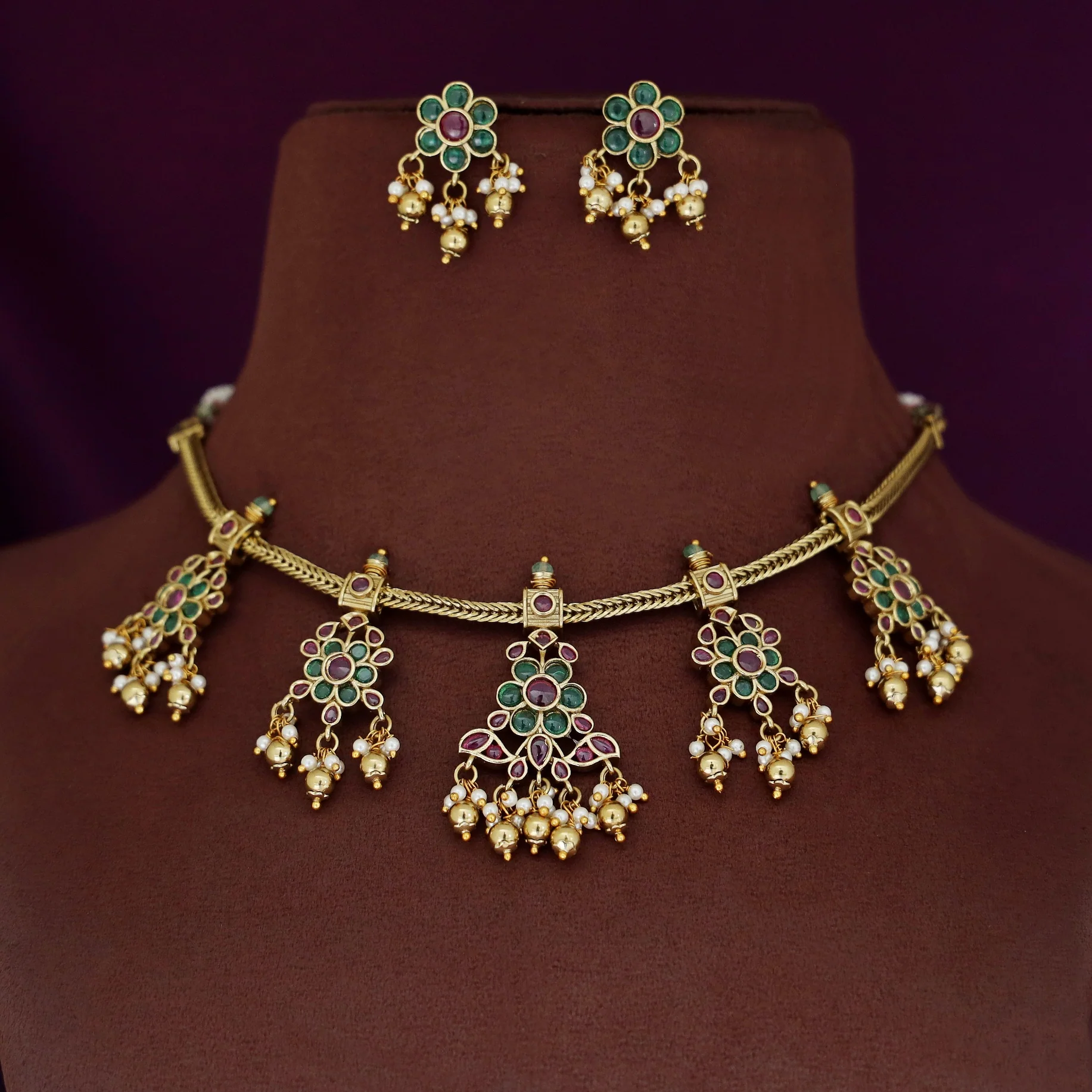 Sayanika Flower Kemp Stone Neckpiece With Earring - Image 3