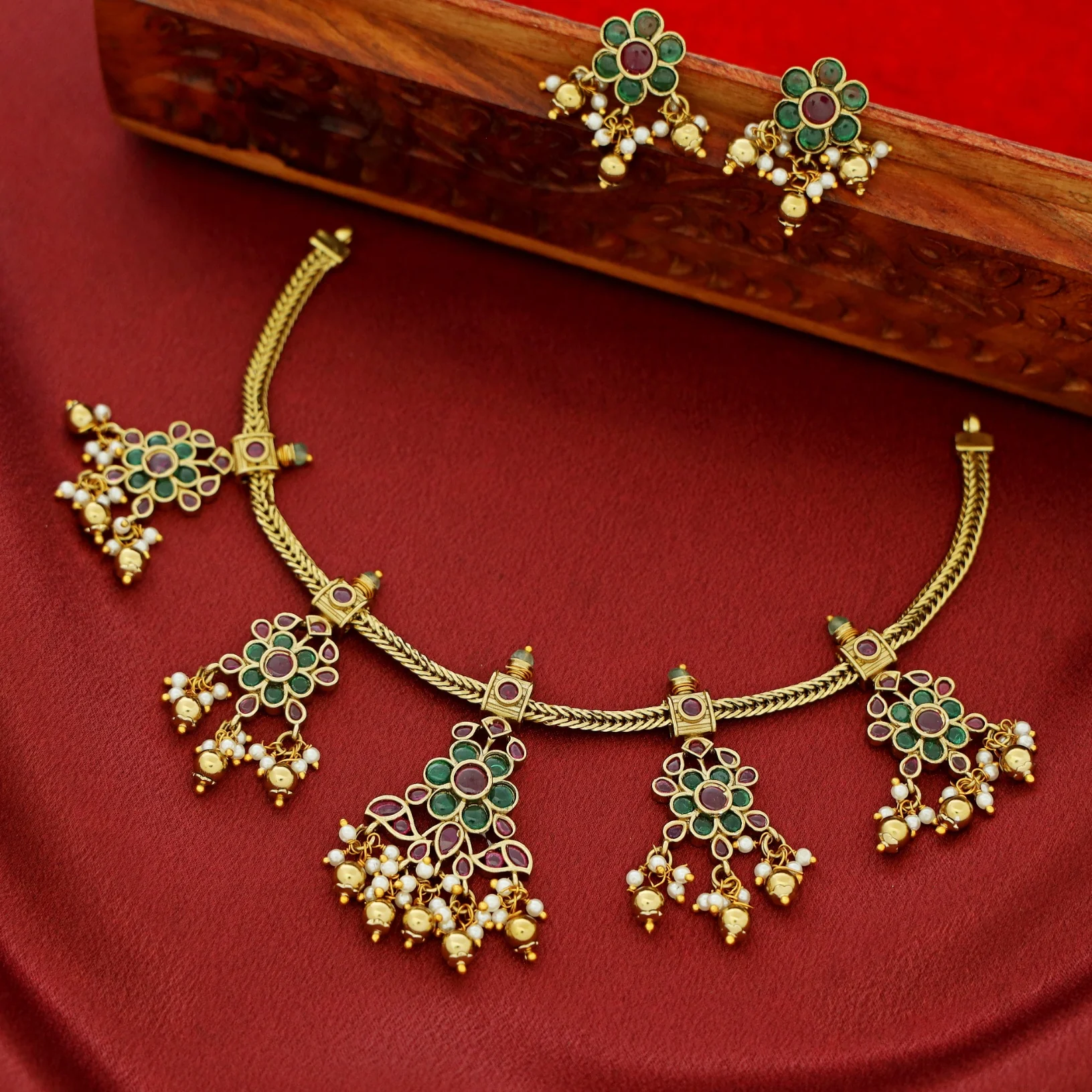 Sayanika Flower Kemp Stone Neckpiece With Earring - Image 5