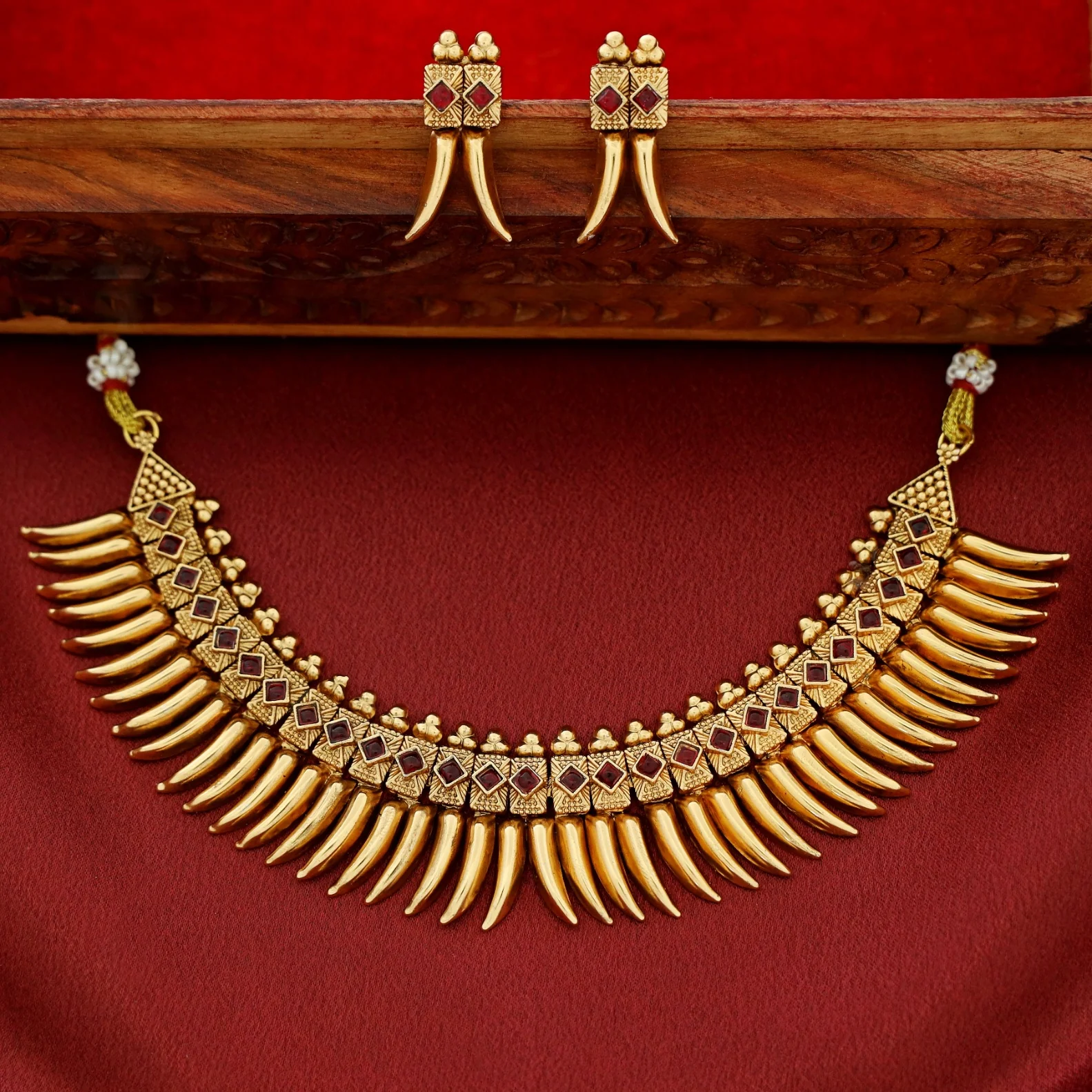 Sayannah Mulla Mottu Short Neckpiece With Earring - Image 2