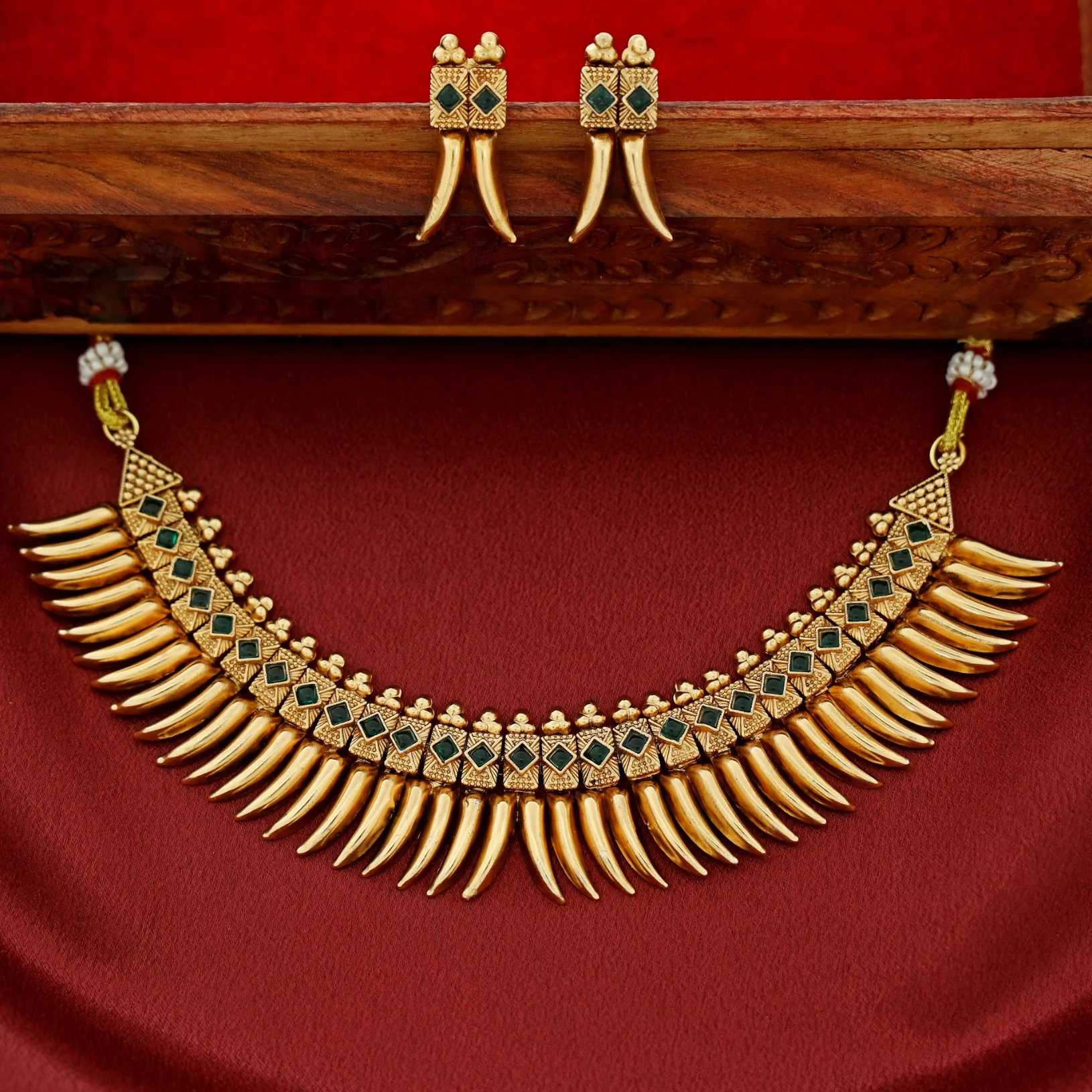 Sayannah Mulla Mottu Short Neckpiece With Earring - Image 3