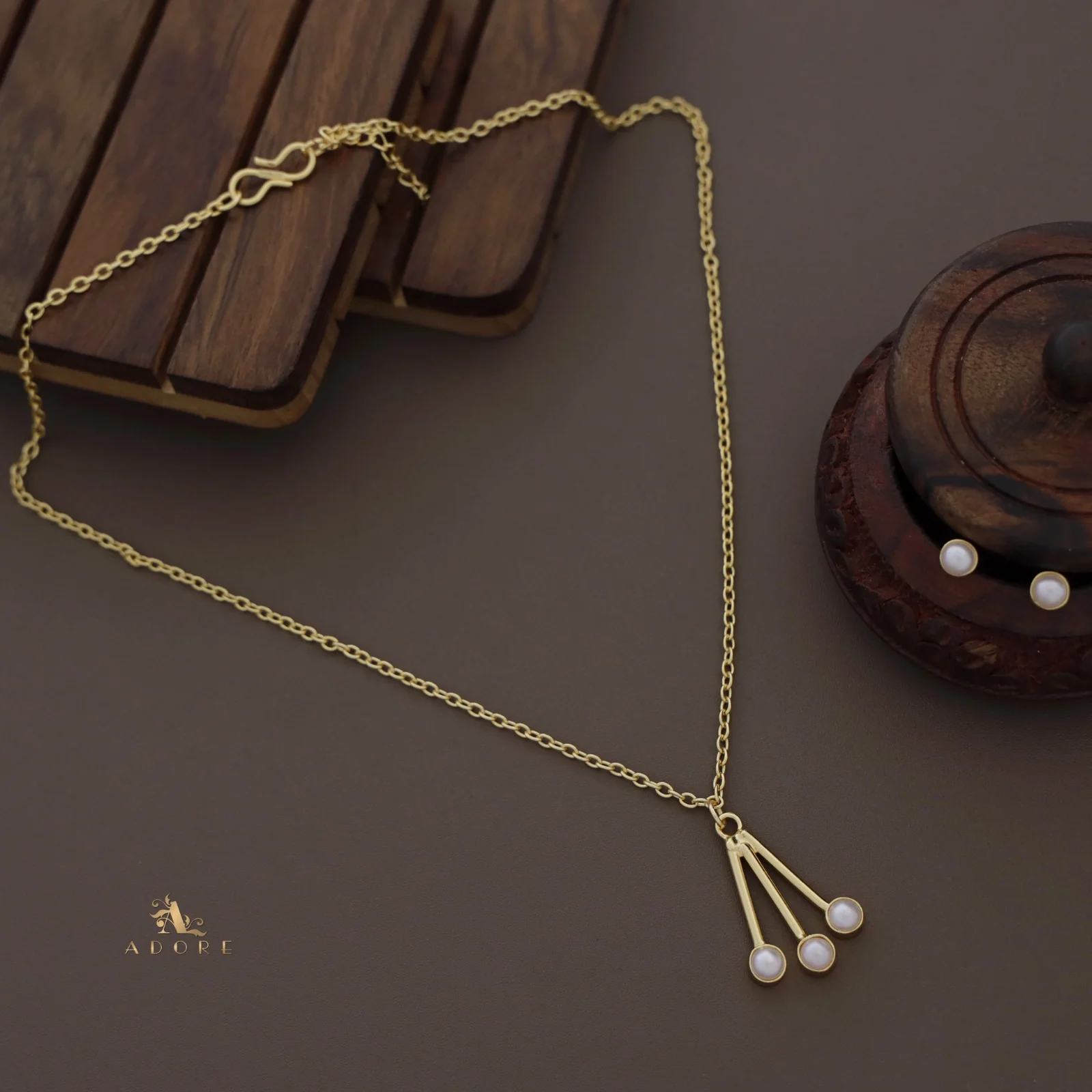 Sedra Tri Pearl Golden Neckpiece With Stud - Image 3
