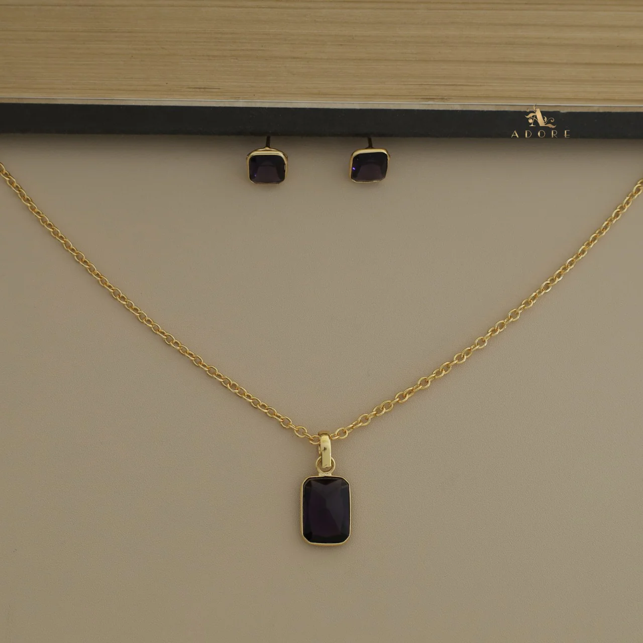 Seira Glossy Rectangle Neckpiece With Stud - Image 14