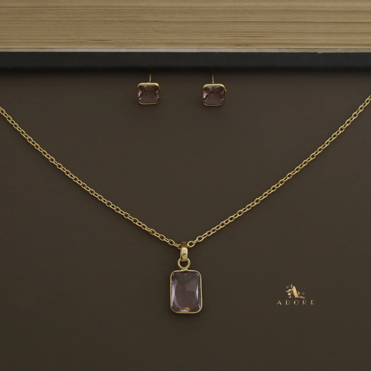 Seira Glossy Rectangle Neckpiece With Stud - Image 15
