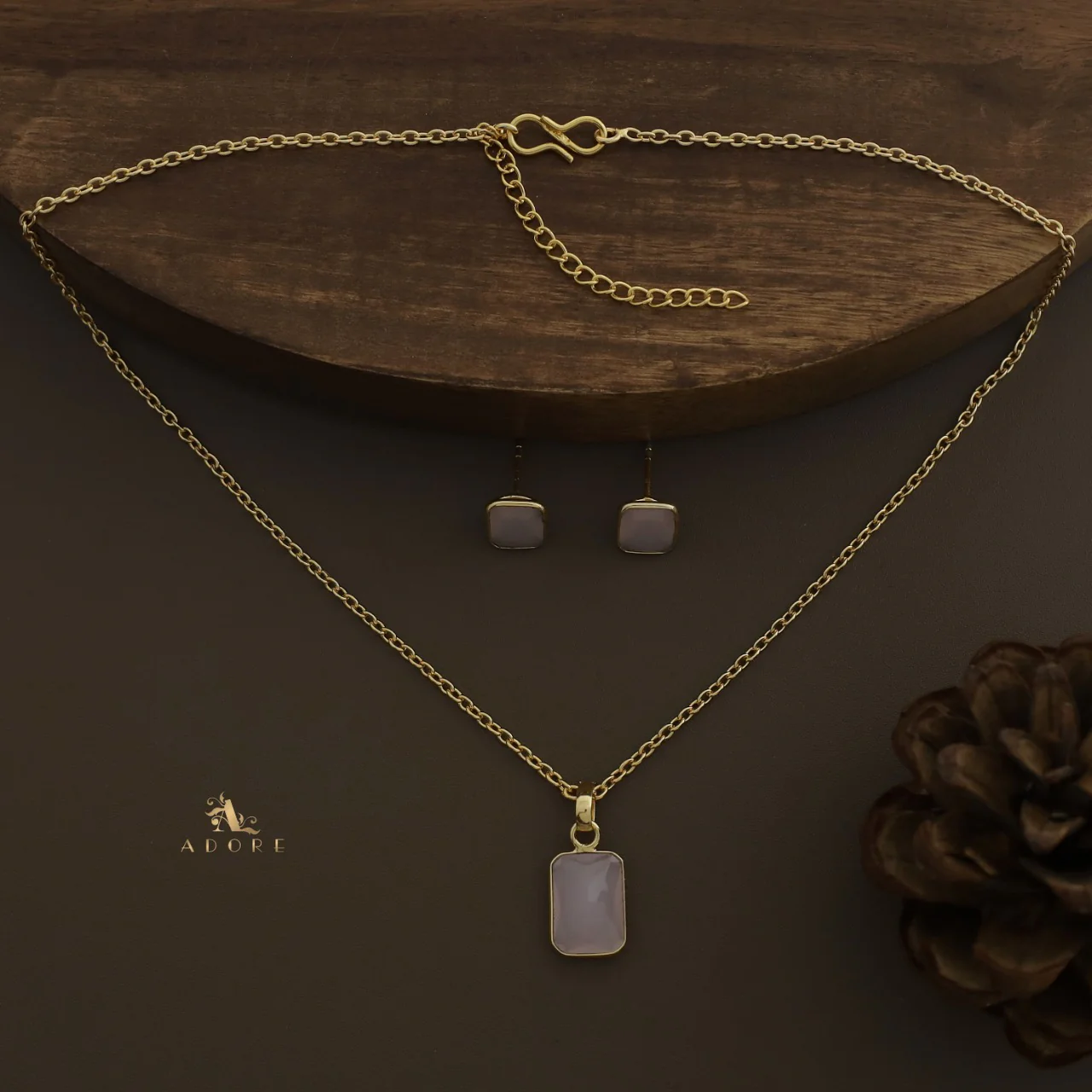 Seira Glossy Rectangle Neckpiece With Stud - Image 16