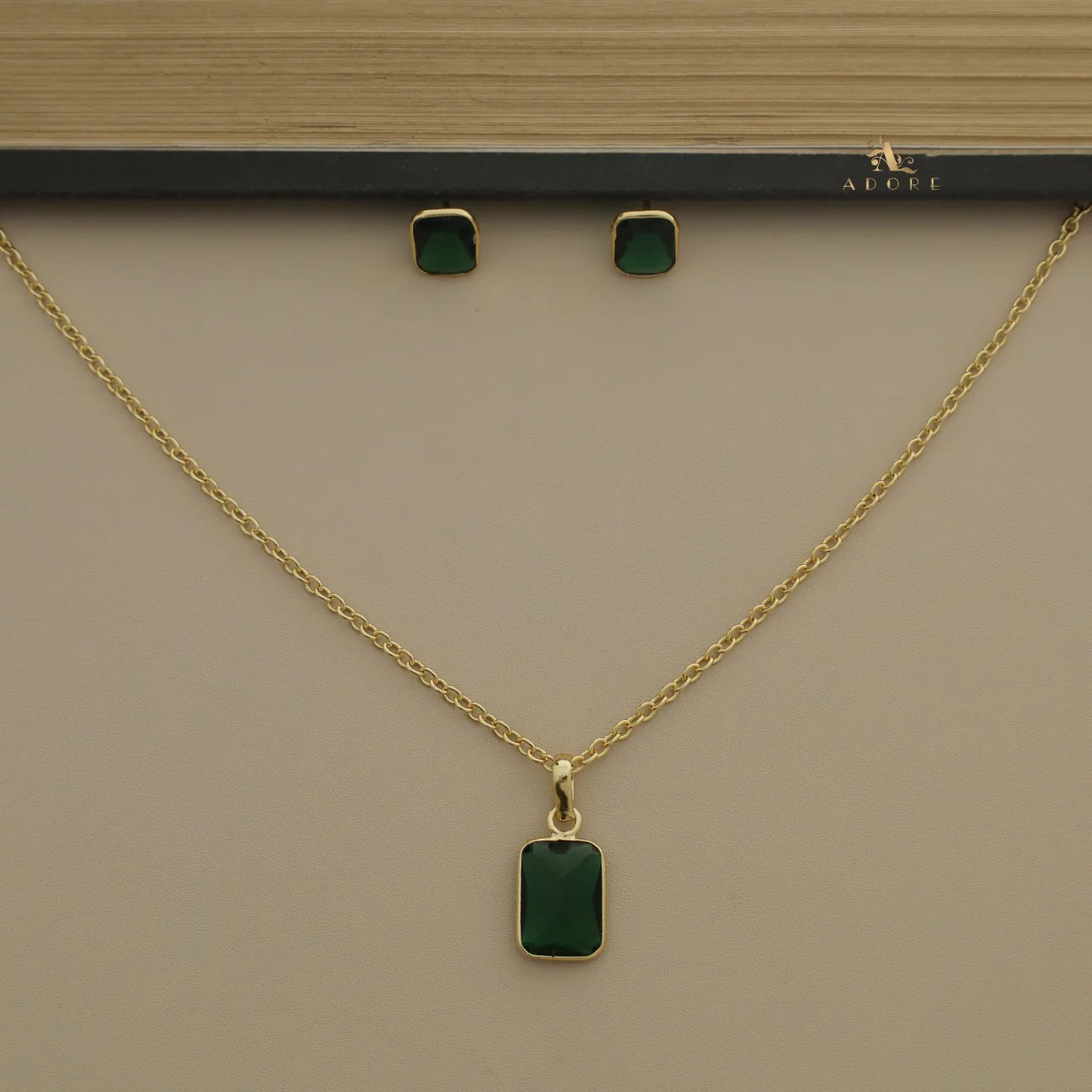 Seira Glossy Rectangle Neckpiece With Stud - Image 2
