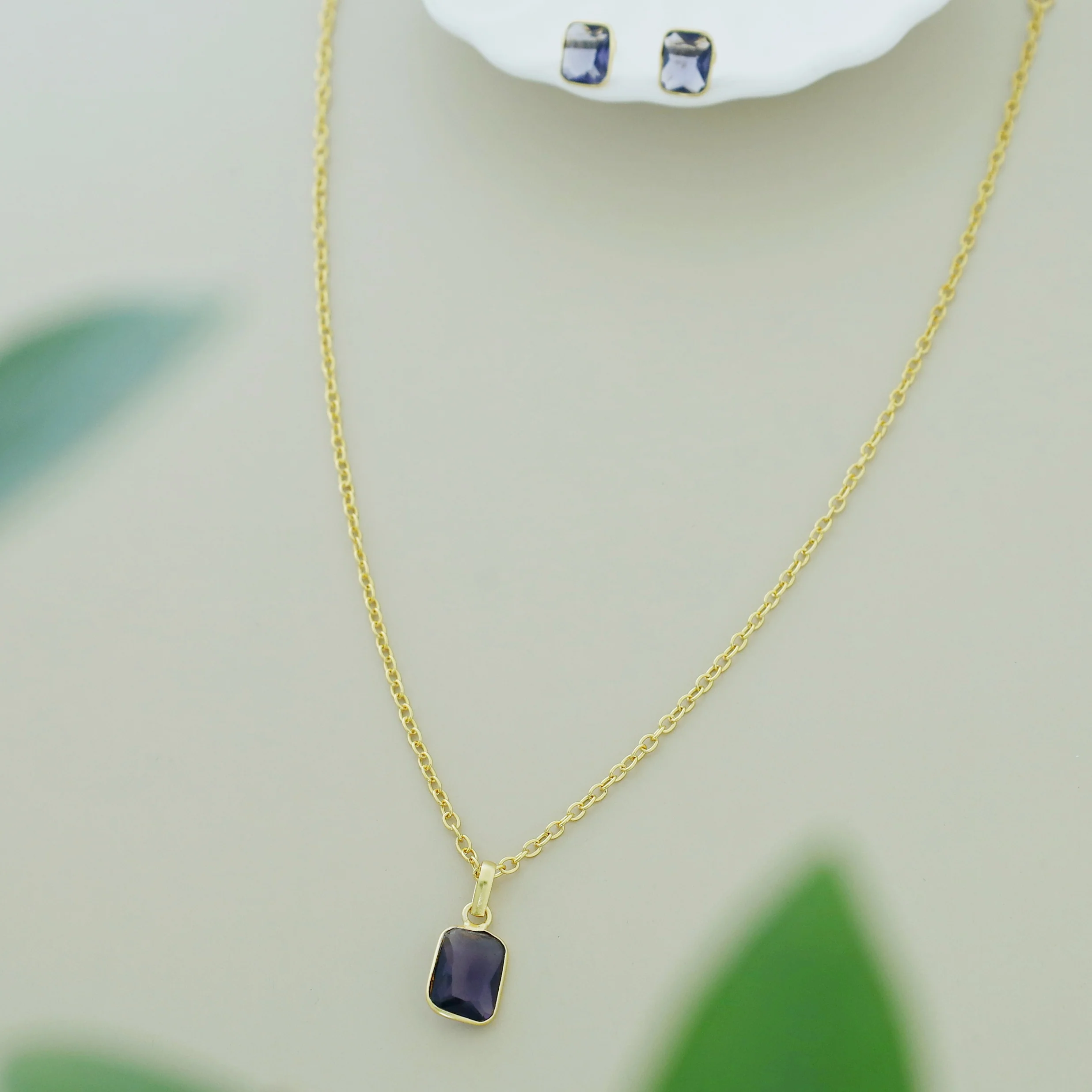Seira Glossy Rectangle Neckpiece With Stud - Image 3