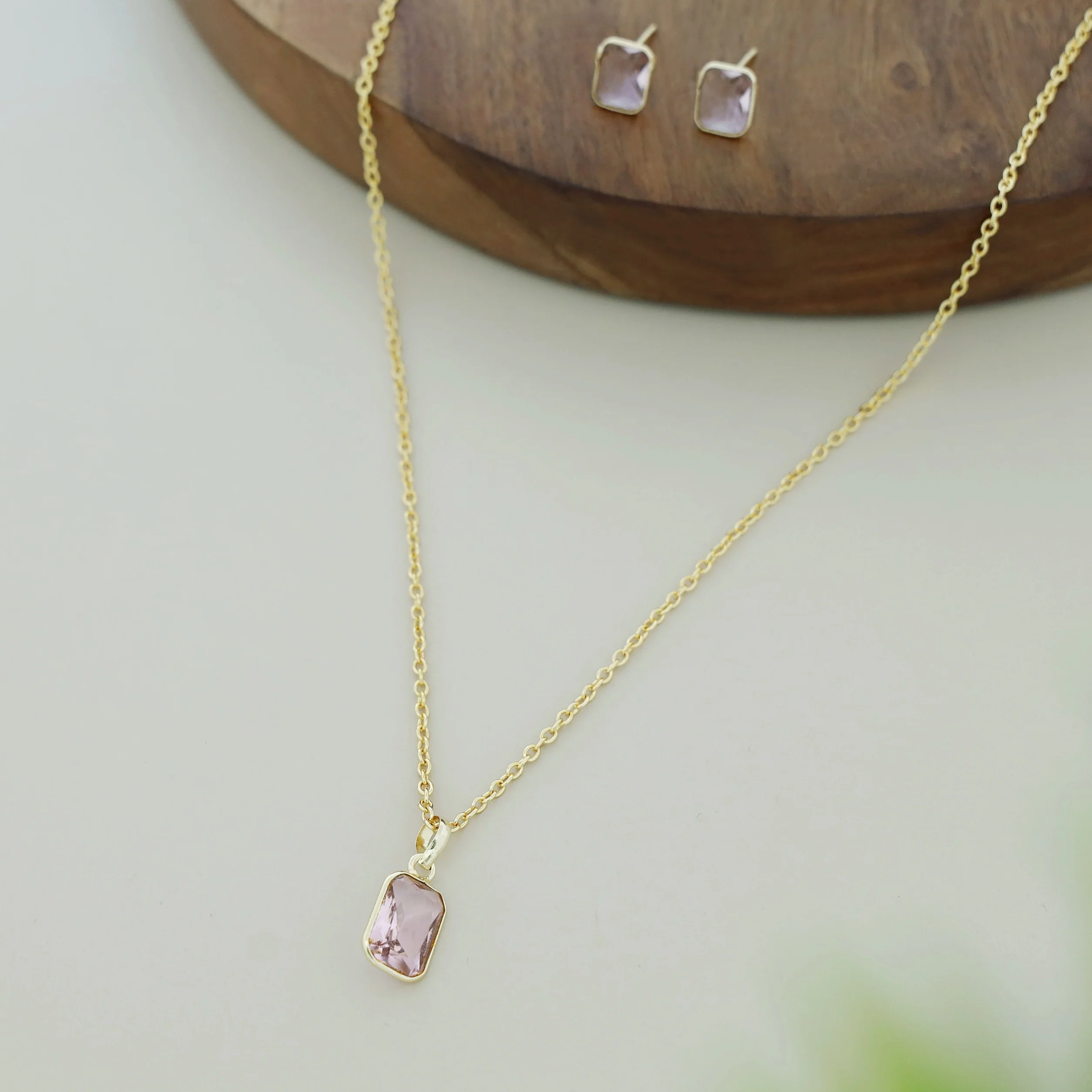 Seira Glossy Rectangle Neckpiece With Stud - Image 6