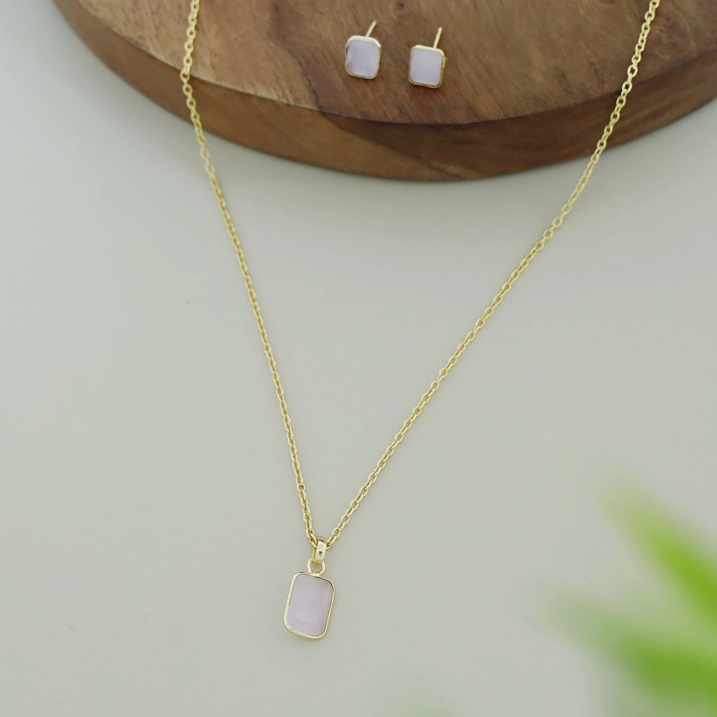 Seira Glossy Rectangle Neckpiece With Stud - Image 7
