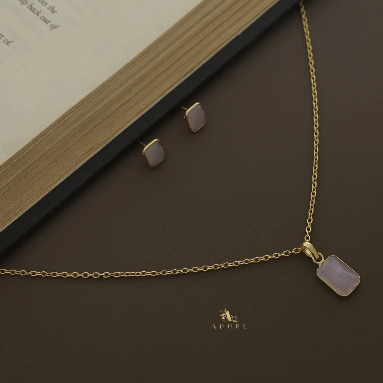 Seira Glossy Rectangle Neckpiece With Stud - Image 9