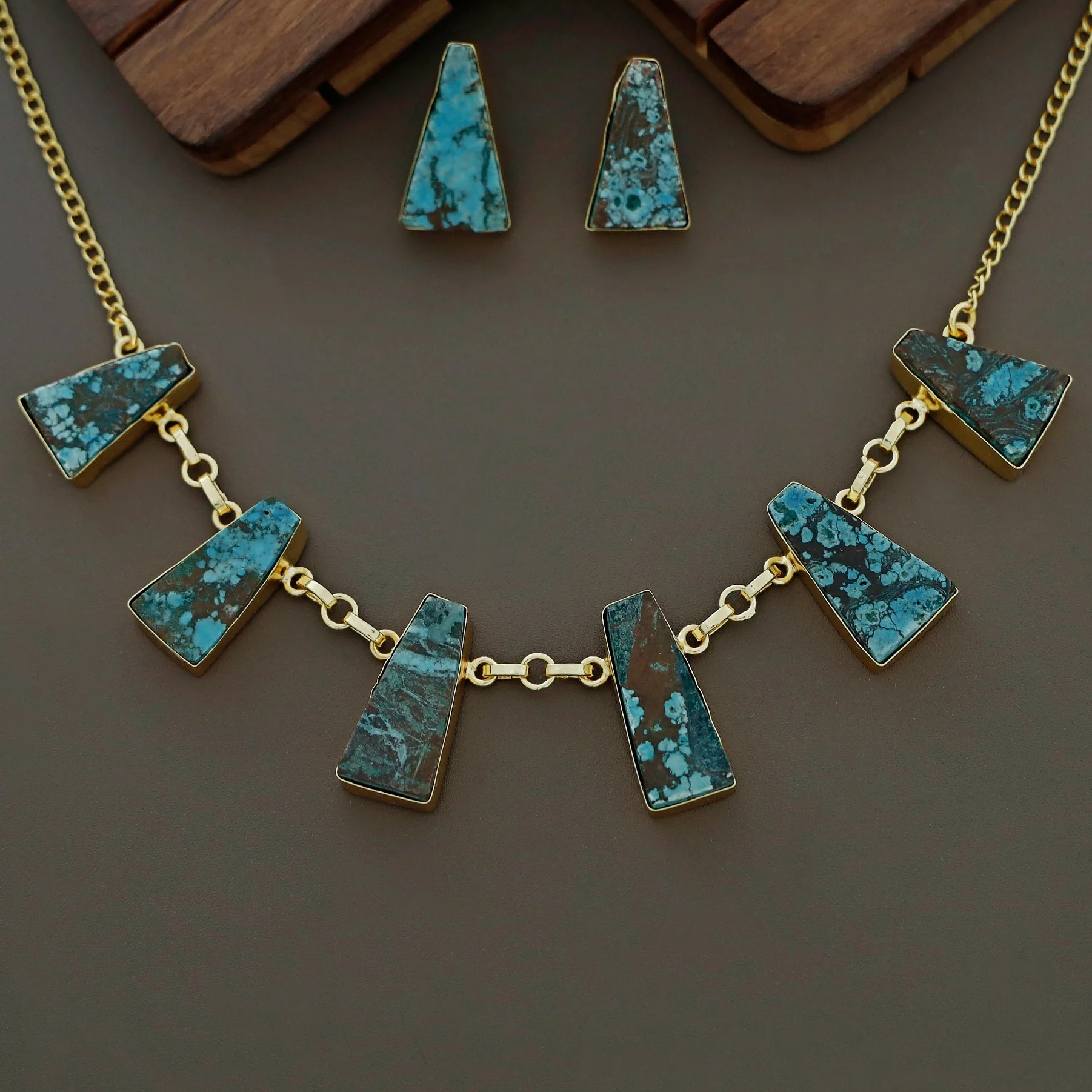 Seraphina 6 Raw Stone Neckpiece With Earring - Image 2